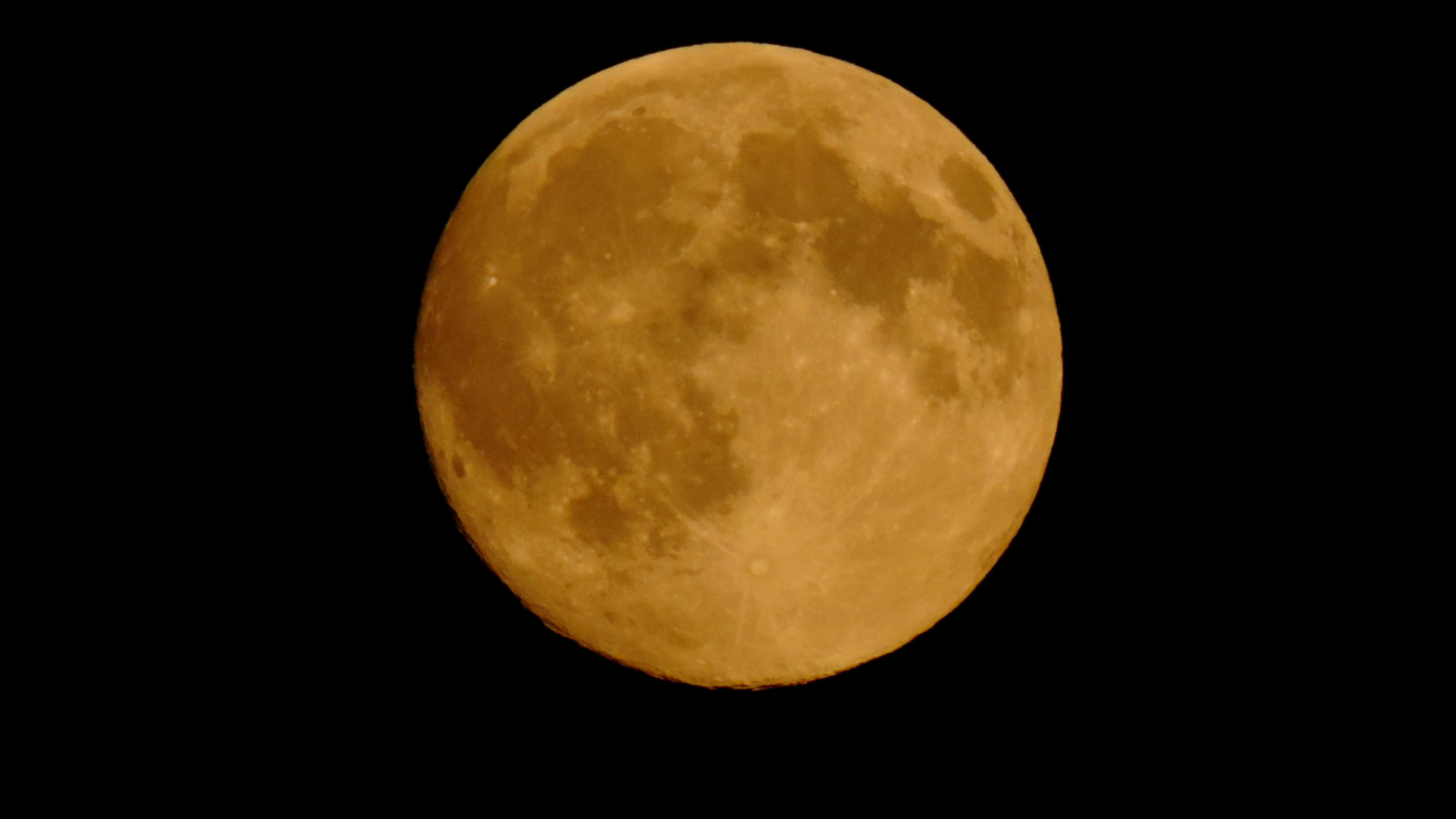 Видео снятой луны. Луна вблизи. Как выглядит Луна вблизи. Шаблон желтой Луны. Club Supermoon.