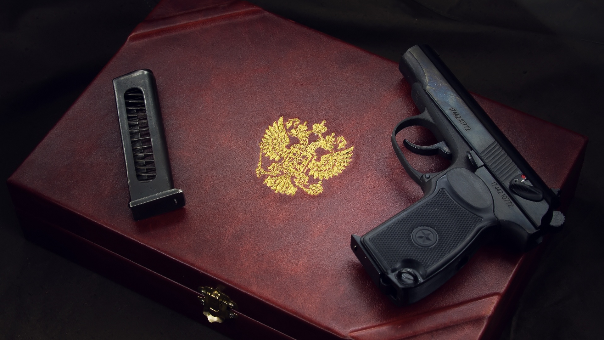 Обои оружие, gun, pistol, weapon, пистолет макарова, Макаров, Герб  Российской Федерации, Makarov на телефон и рабочий стол, раздел оружие,  разрешение 1920x1080 - скачать