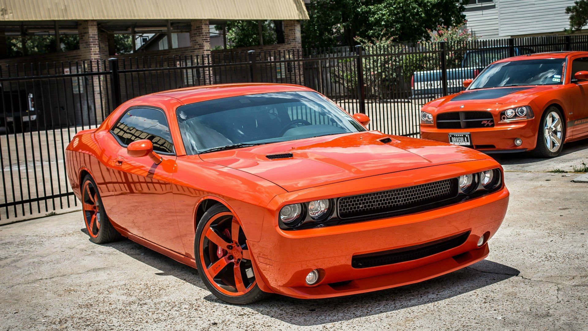 Dodge Challenger srt оранжевый