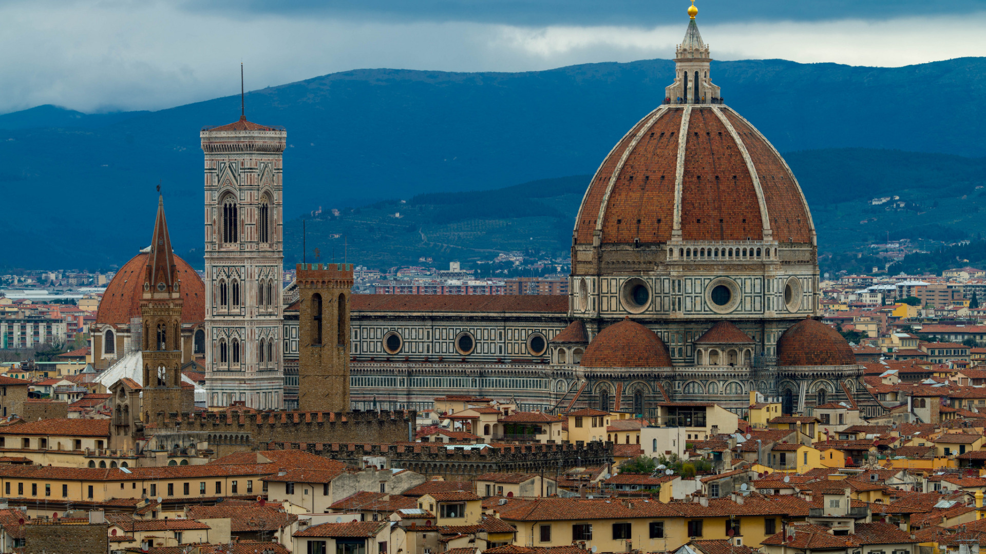 Santa italy. Флорентийский собор Санта Мария дель Фьоре. Санта Мария дель Фьоре Кампанила. Ворота Санта Мария дель Фьоре. Иакова Зеведеева для собора Санта-Мария-дель-Фьоре.