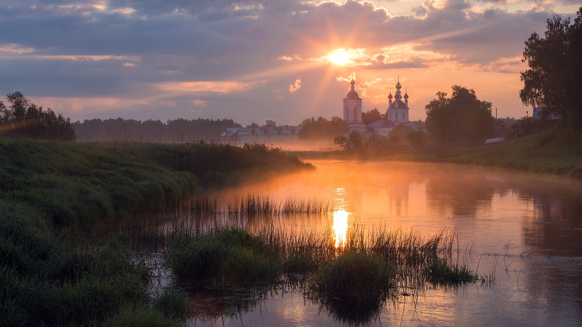 река вдали