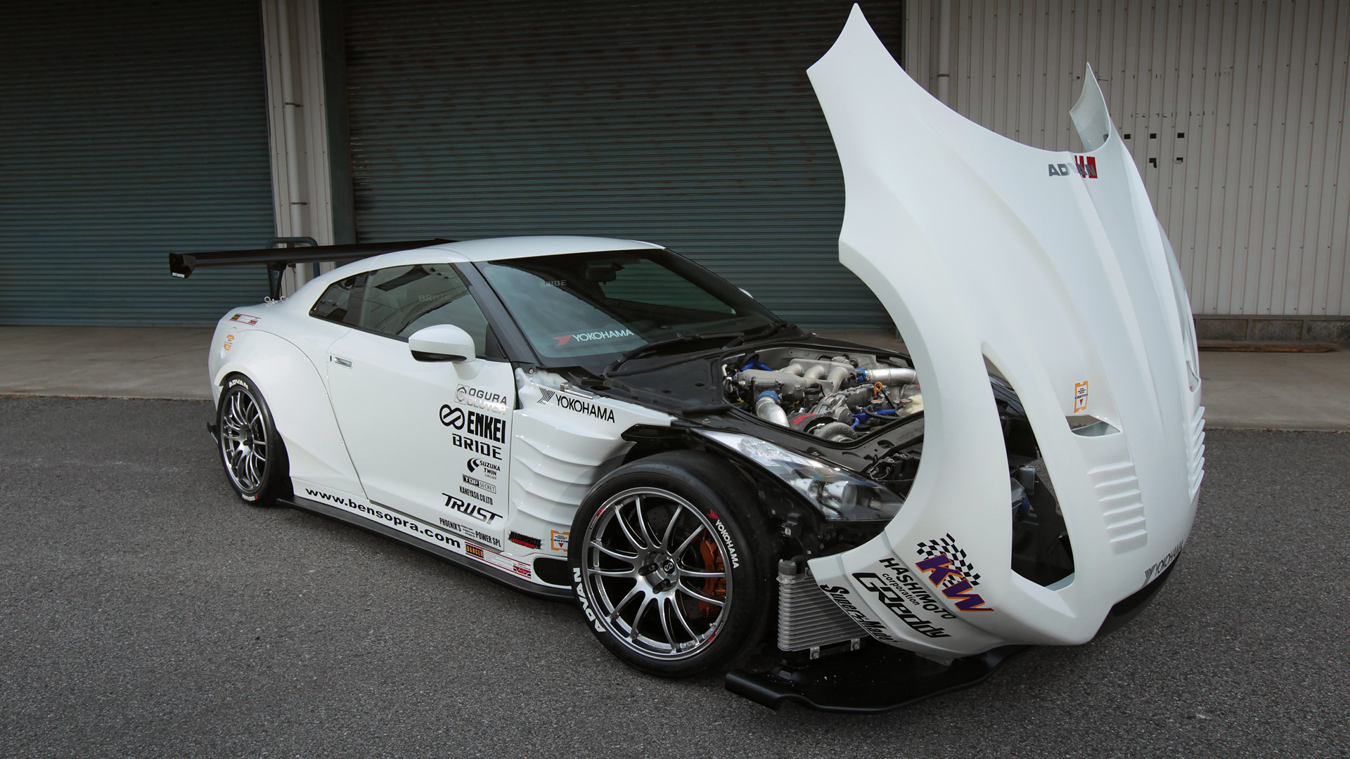 Nissan GTR White Tuning