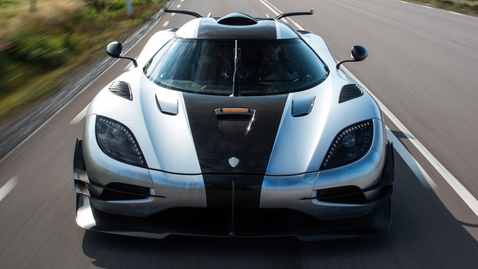 Скачать обои дорога, машина, скорость, Koenigsegg, wallpaper, суперкар,  auto, передок, раздел суперкары в разрешении 1920x1080