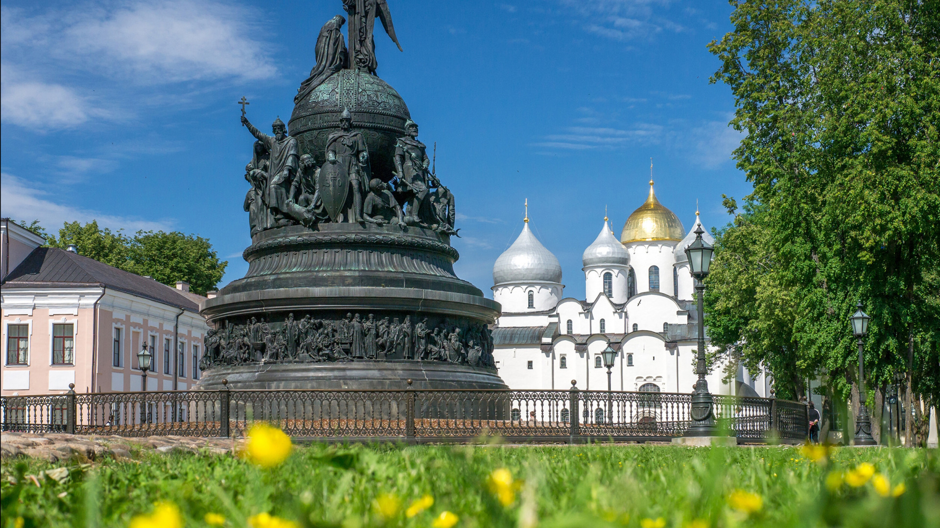 Старые памятники культуры. Памятник тысячелетие России Великий Новгород. Амятник «тысячелетие России» — Великий Новгород. Великий Новгород памятник «тысячелетие России» Достоевский. Новгородский Кремль памятник тысячелетие России.