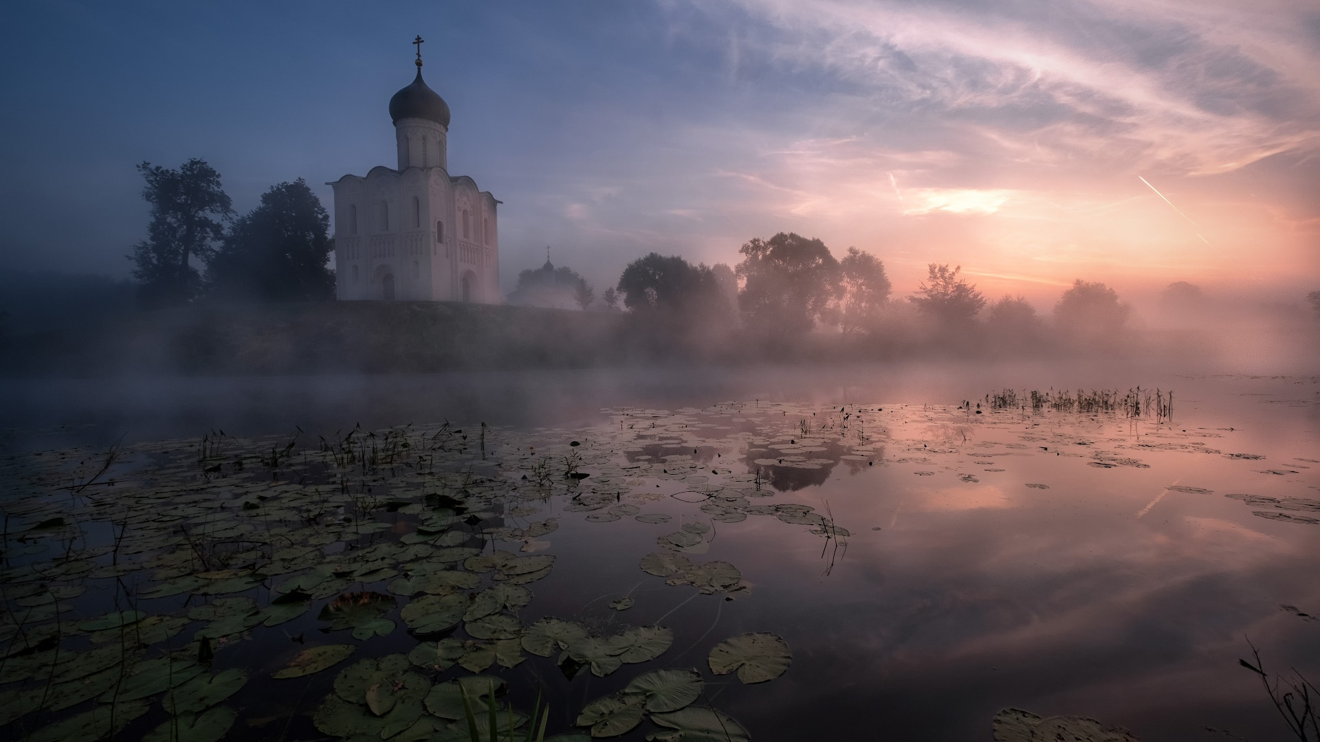 Рассвет с церкви без Туманов