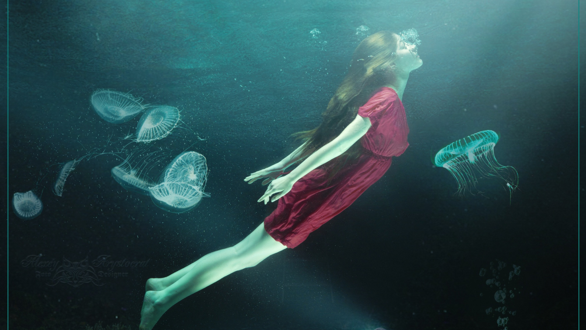 Девушка под водой. Фотосессия под водой. Вода и человек. Девочка под водой. Медуза не умеет плавать в ночи