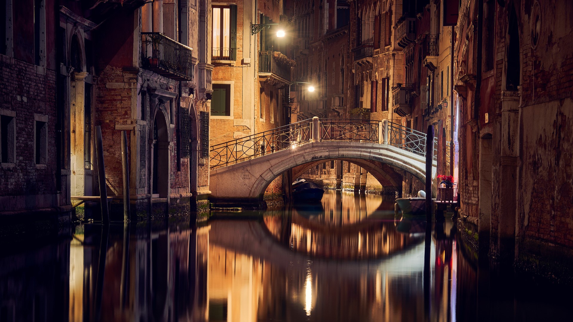 Итальянский сток. Венеция Италия. Ночная Венеция Италия. Италия каналы Венеции ночь.