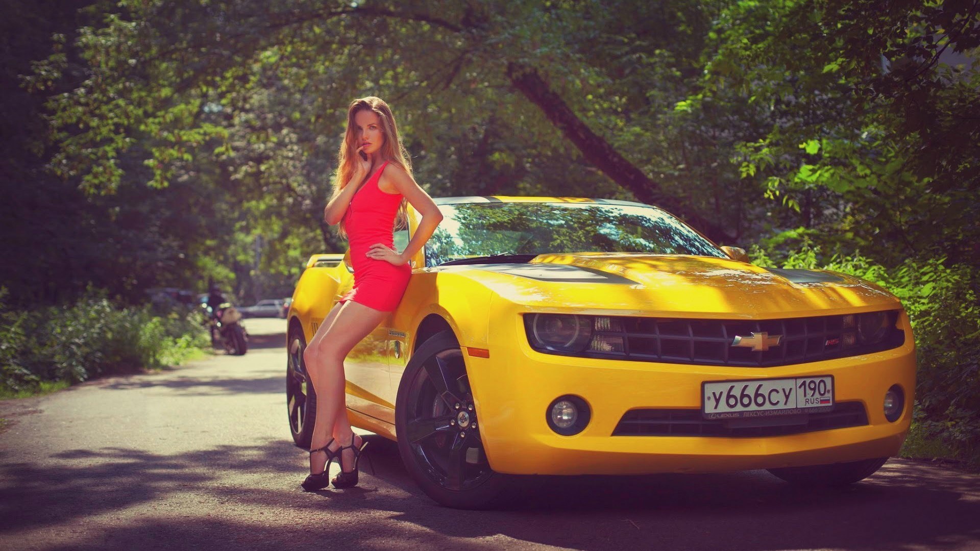 Скачать обои машина, девушка, Chevrolet, раздел chevrolet в разрешении  1920x1080