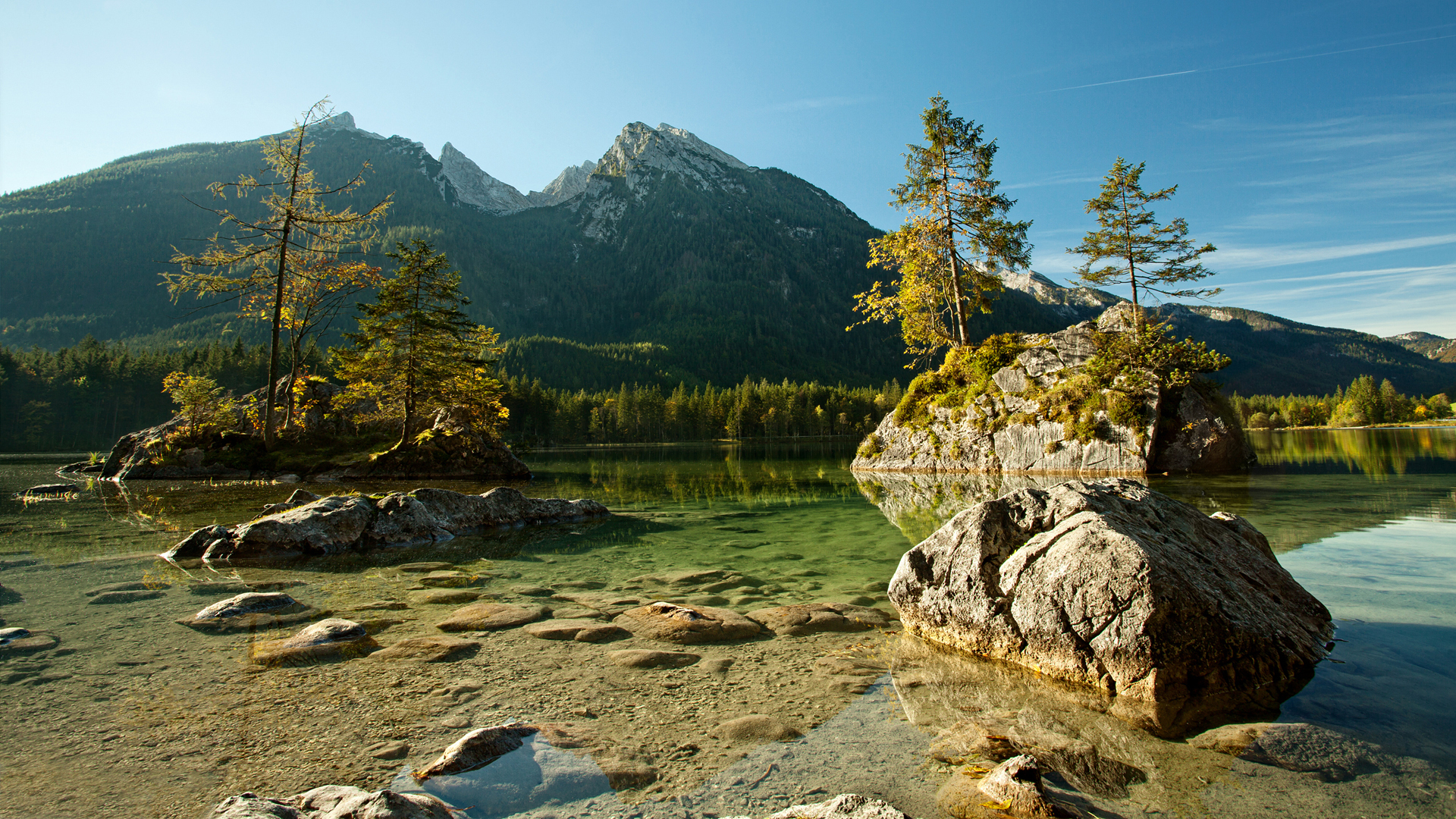 камни в озере