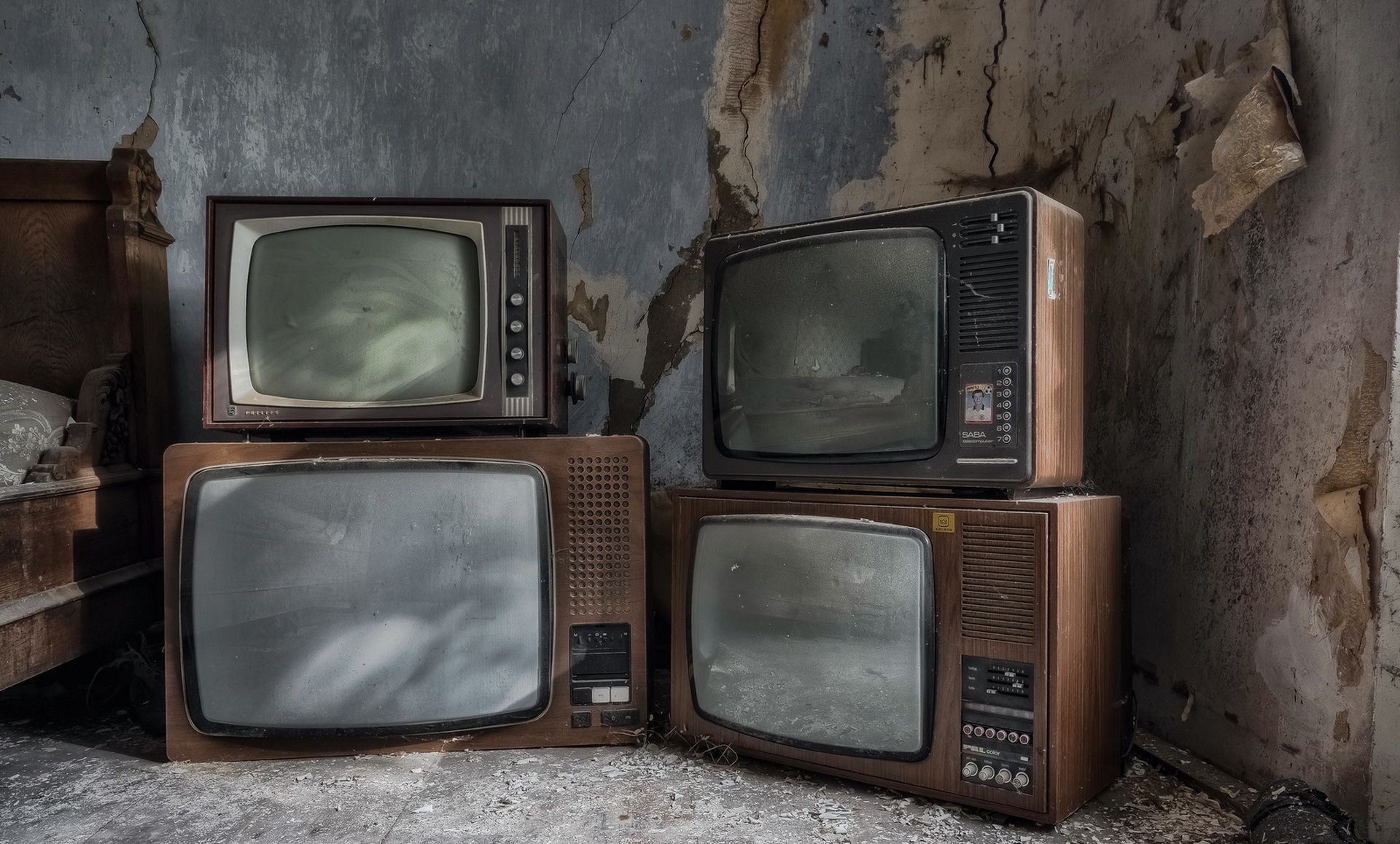 Куплю телевизор старый оскол. Старый телевизор. Старинный телевизор. Старые телевизоры СССР. Древний телевизор.