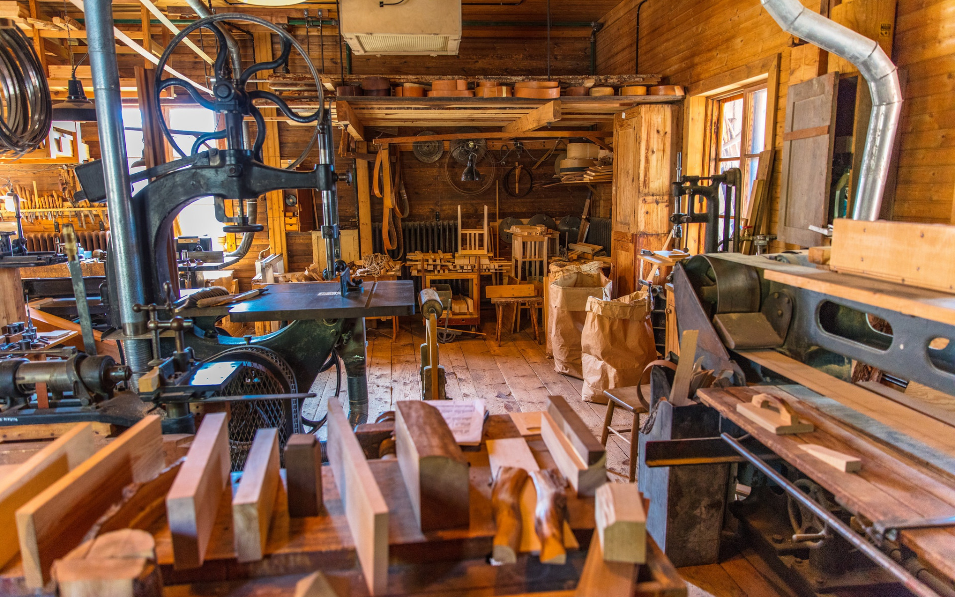 Вудворк. Столярка дерево частная мастерская Владимира Сединкина. Станок Wood Workshop. Столярная мастерская Краснодеревщик. Столярный цех.