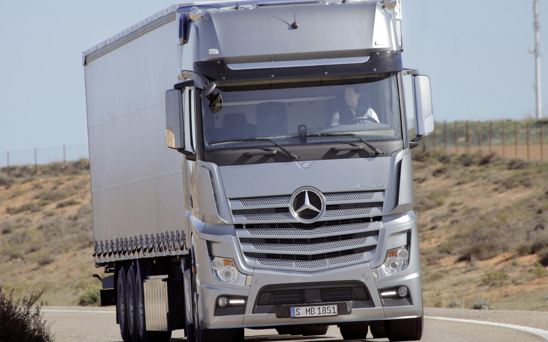 Mercedes Benz Trucks 2021