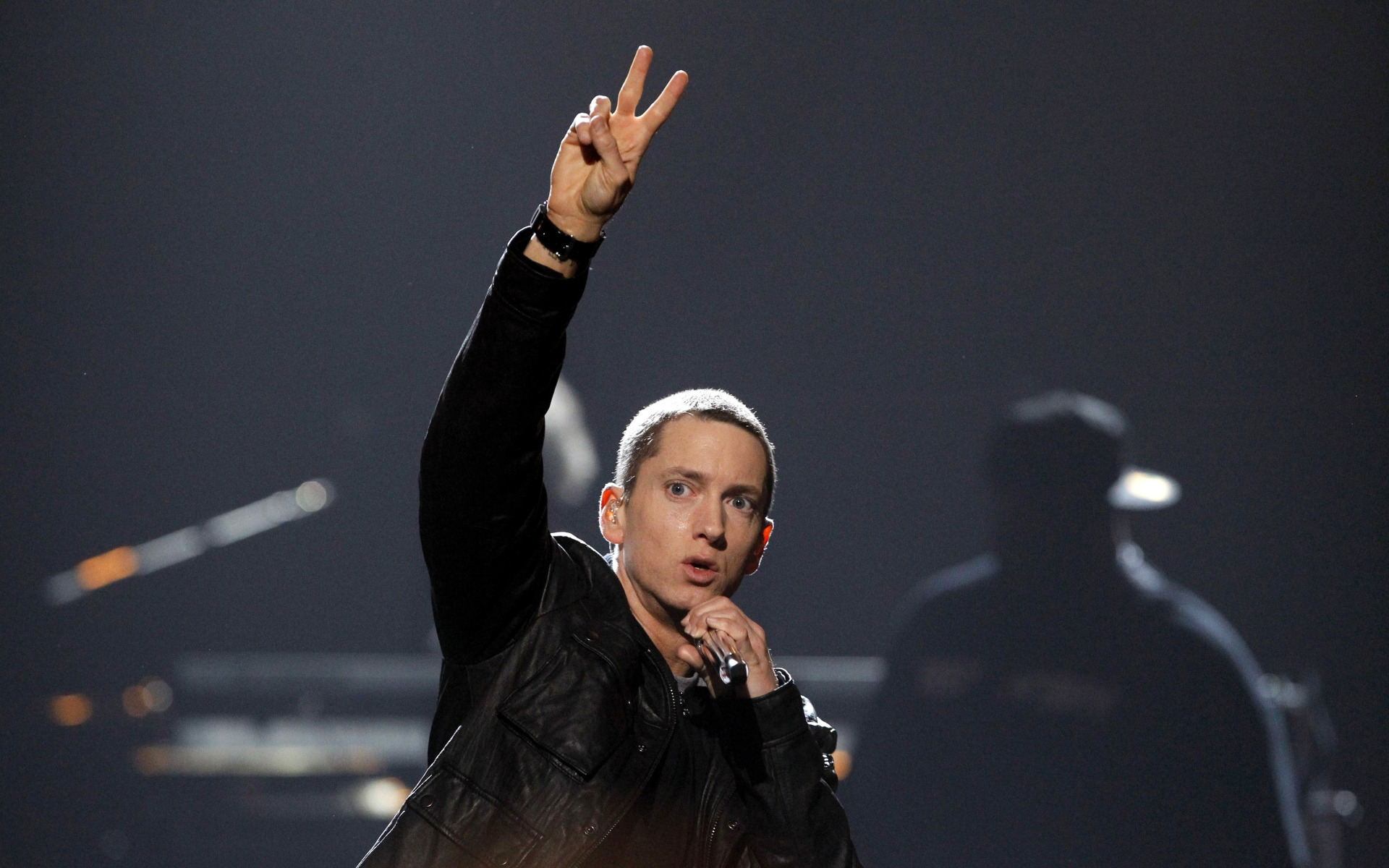 Песня человек исполнитель. Eminem 2022 фото. Эминем 2023. Эминем певец 2021. Eminem 1999.