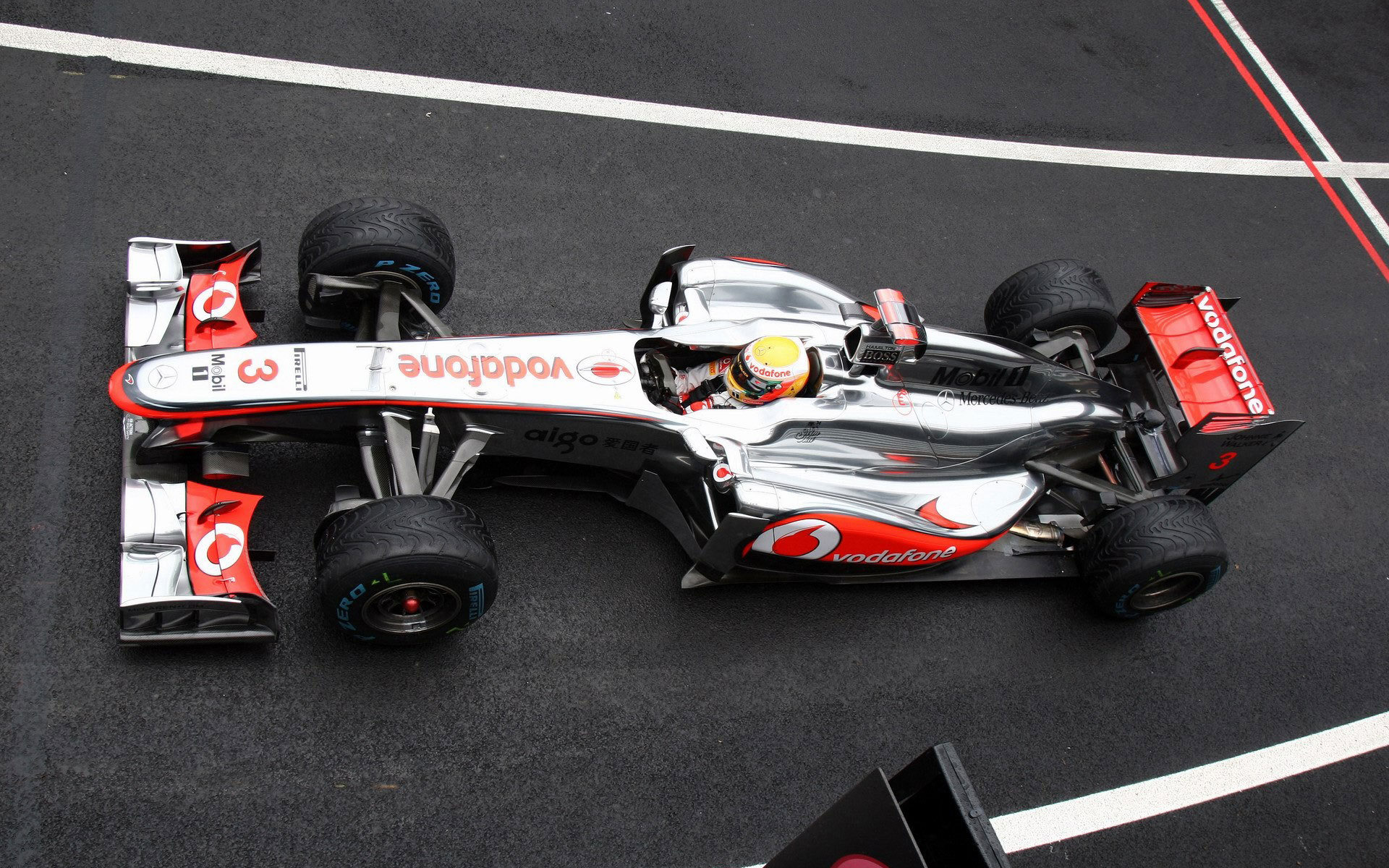 F1 sports. Maclaren 2011 f1. Макларен мп4 26 ф1. Ф1 питлейн. F1 2011 Hamilton.