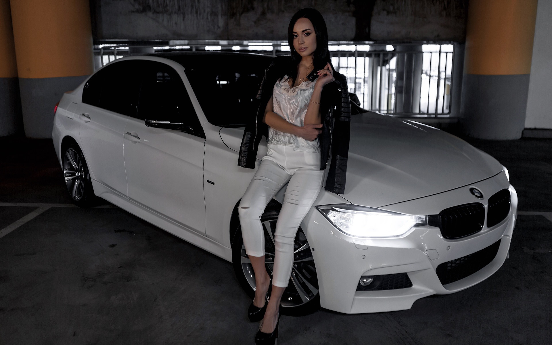 BMW f30 girl. Девушки и БМВ f30. БМВ ф30 и девушка. BMW f30 черная с девушкой.