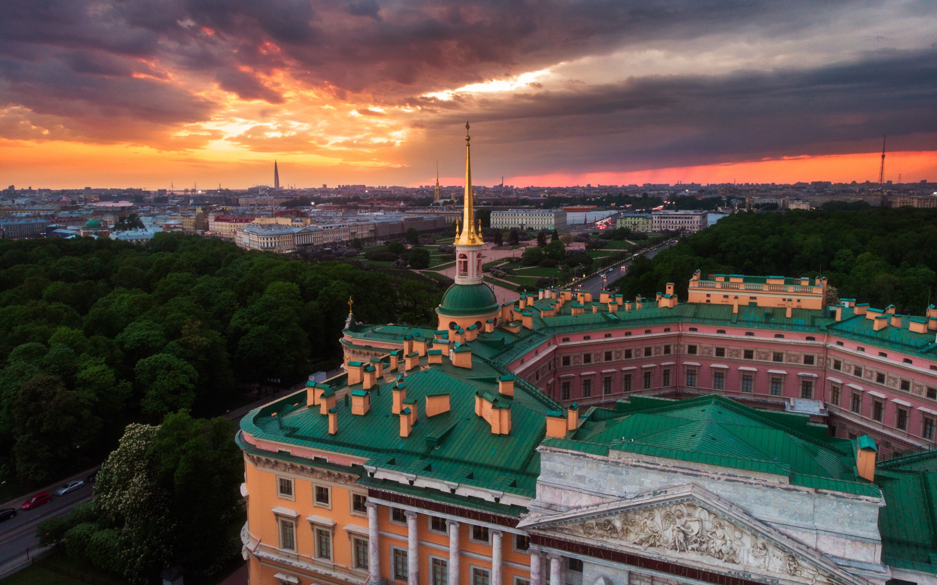 Михайловский замок адрес. Михайловский инженерный замок в Санкт-Петербурге.