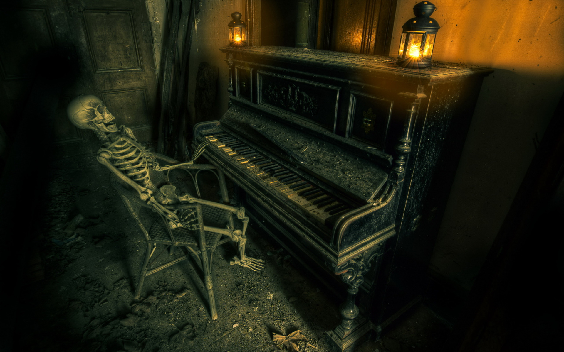 Мрачное пианино. Жуткое пианино. Зловещее пианино. Страшное пианино.