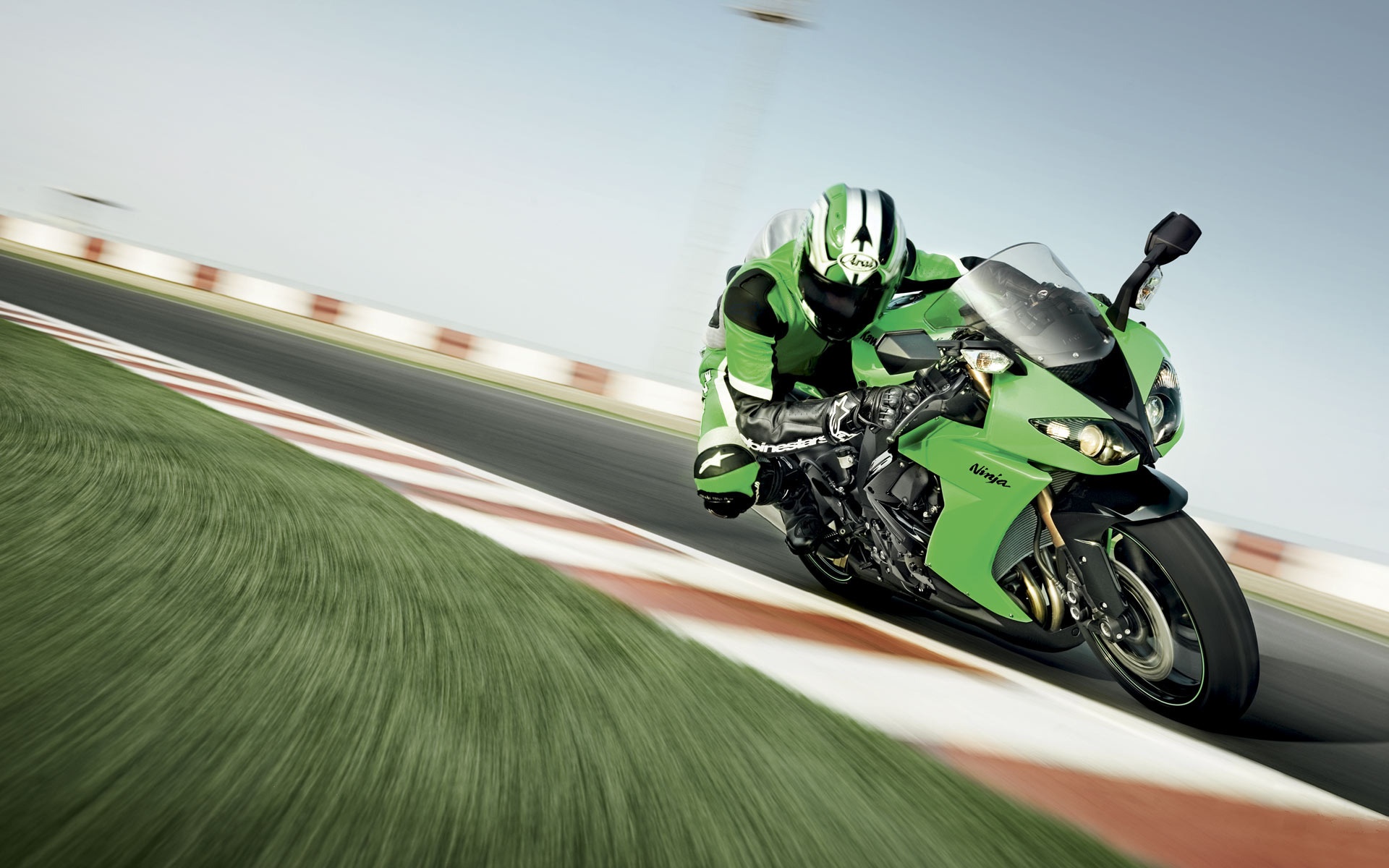 Обои люди, транспорт, мотоциклы, спорт, человек, гонки, kawasaki, ninja zx  10 r на телефон и рабочий стол, раздел машины, разрешение 1920x1200 -  скачать