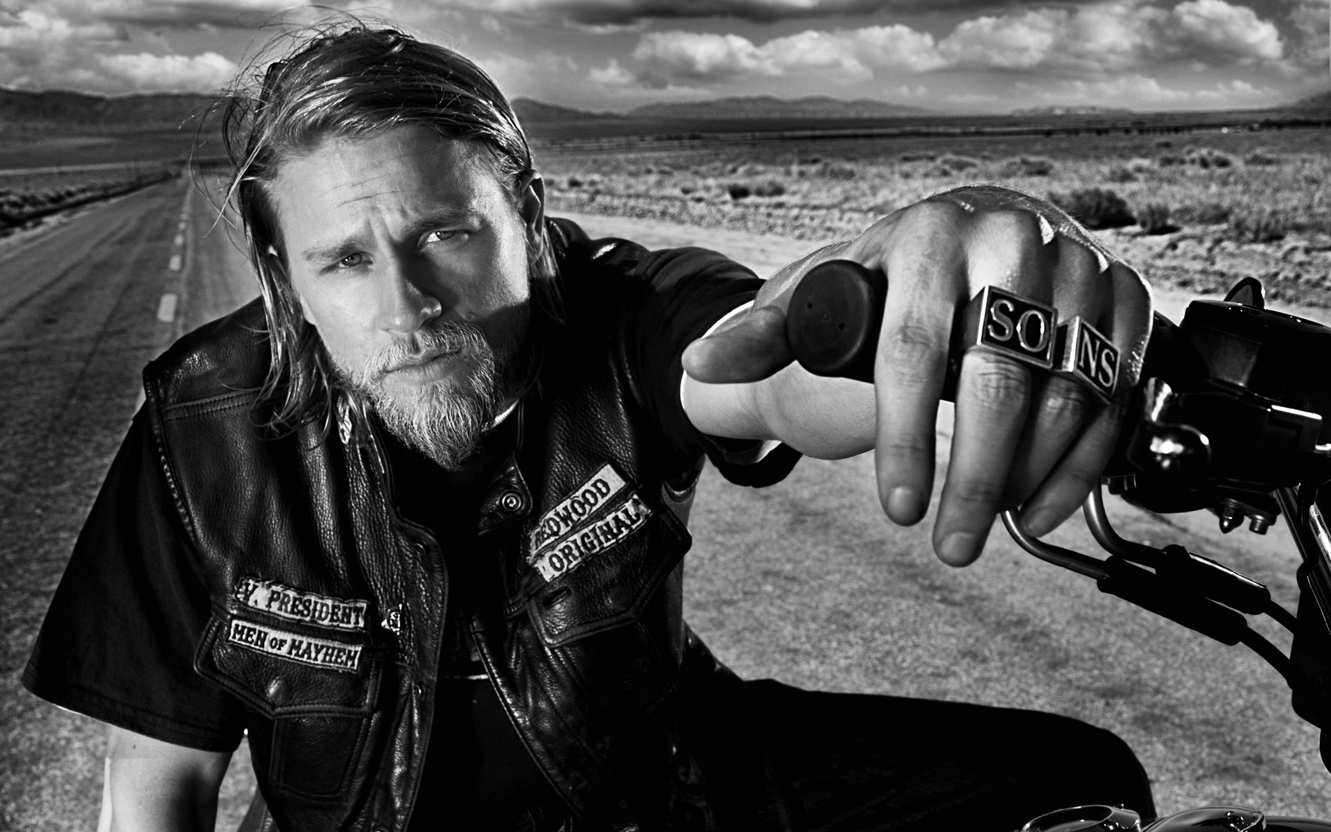 Обои сериал, байкер, актёр, мотоциклист, Charlie Hunnam, Sons of Anarchy,  Чарли Ханнэм, Сыны анархии на телефон и рабочий стол, раздел фильмы,  разрешение 1920x1200 - скачать