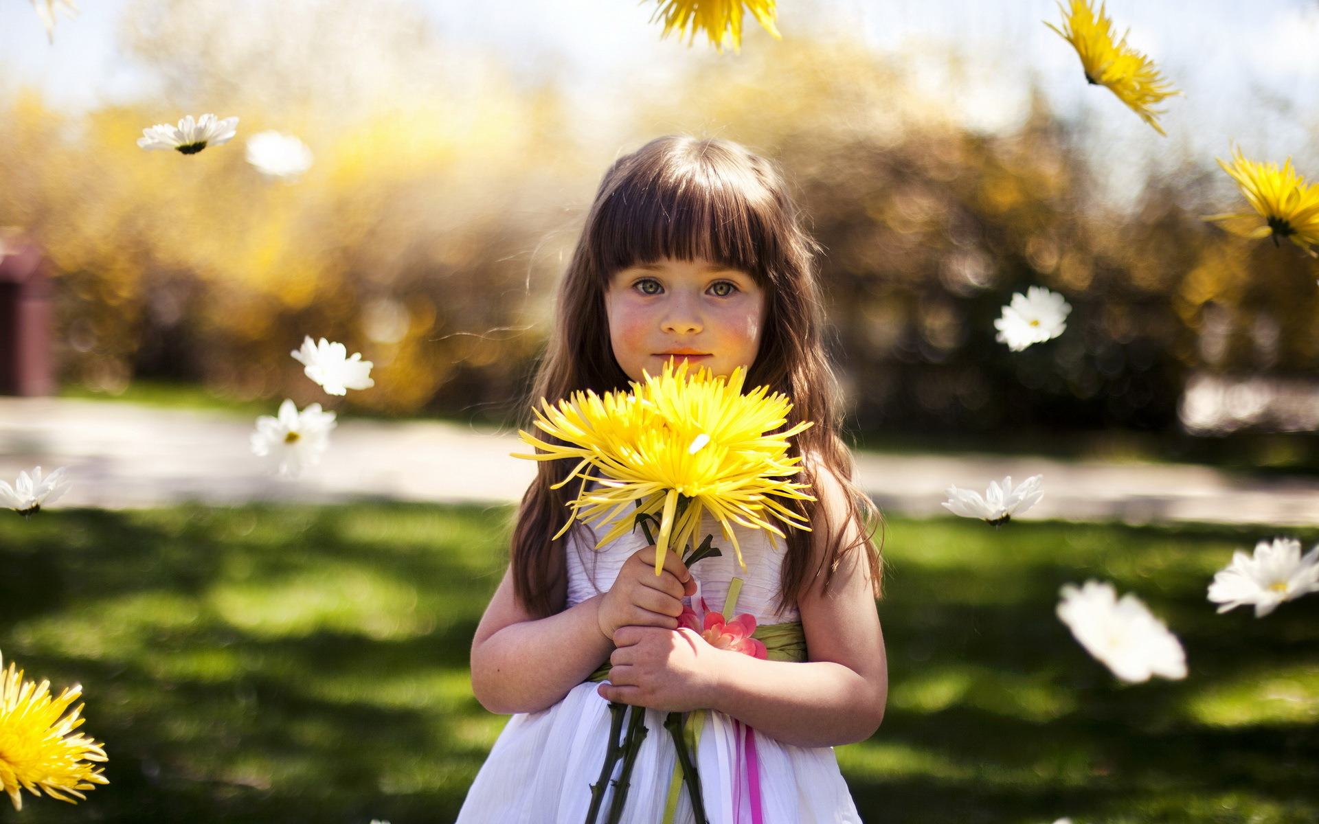 Если б я был девочкой. Девочка с цветами. Детям о счастье. Дети радость жизни. Счастливый ребенок.