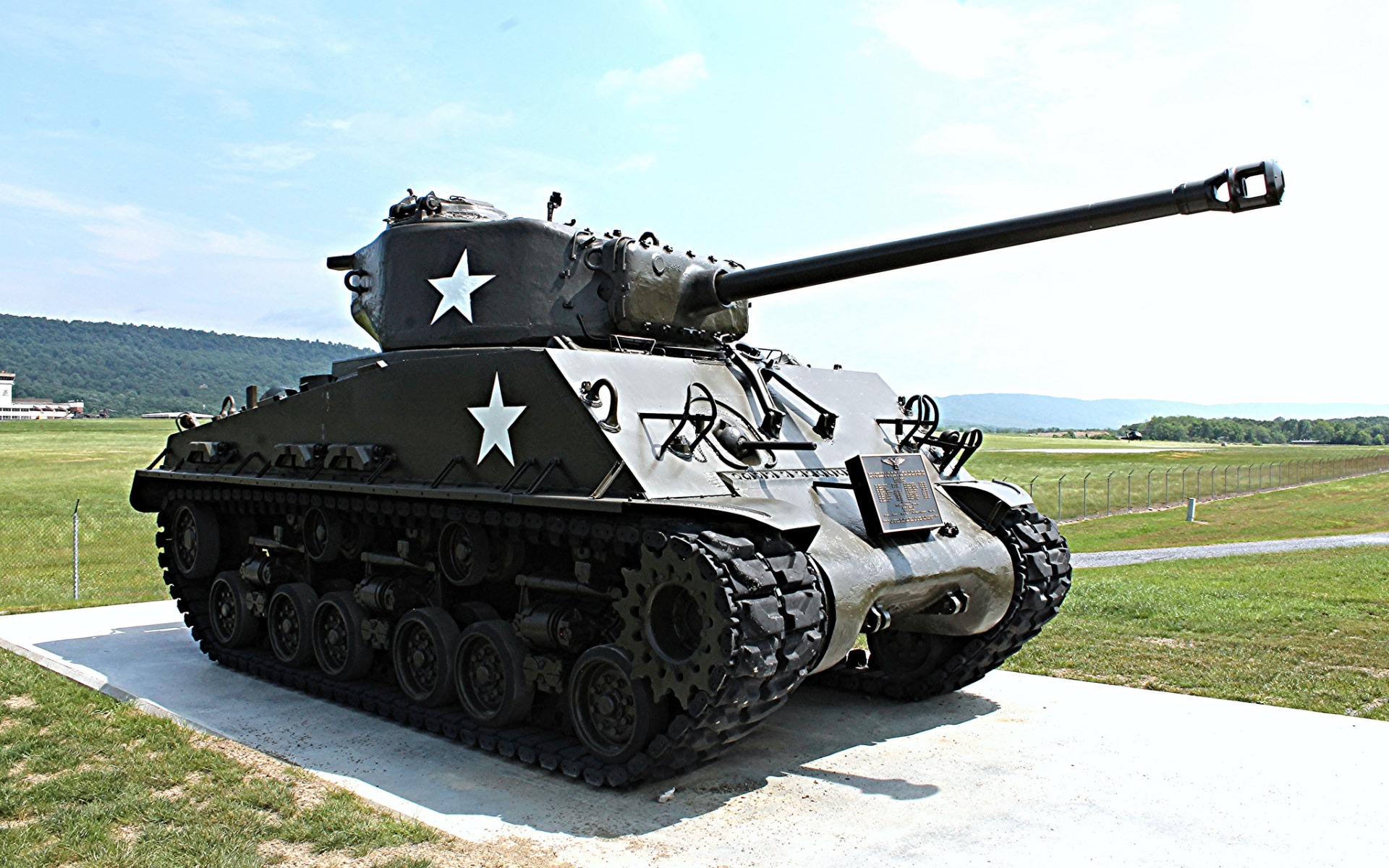 Танки американские второй. Американский танк "Шерман". Танк Шерман м4а2. Американский танк второй мировой Шерман. Американский танк м4.