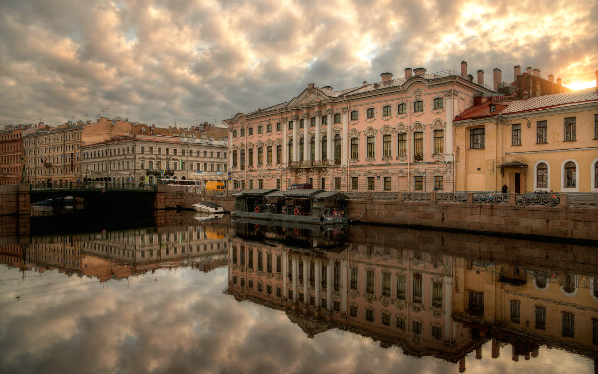 Фото 65 санкт петербург. Санкт-Петербург. Дом на Неве Санкт-Петербург. Санкт-Петербург Эстетика. Эстетика Санкт-Петербурга архитектура.