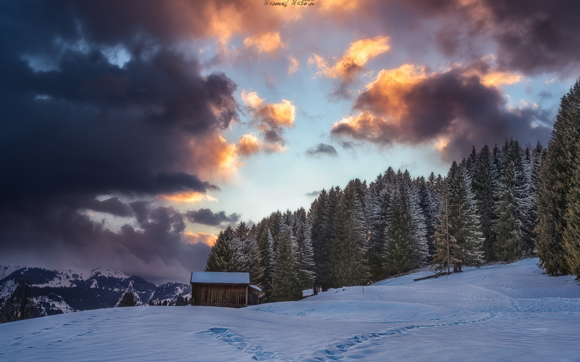 Look at the clouds it snow. Зимние облака. Зимние тучи. Зимнее небо. Зимний лес небо.