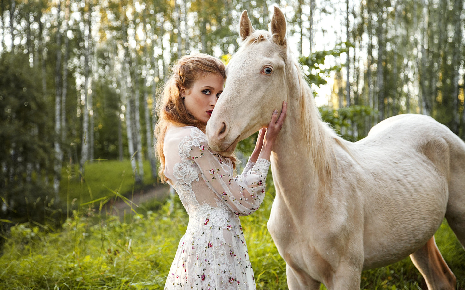 Кони сказки девочку. Девушка с лошадью. Девочка на лошади. Лошадь Настя. Кобылы женщины.