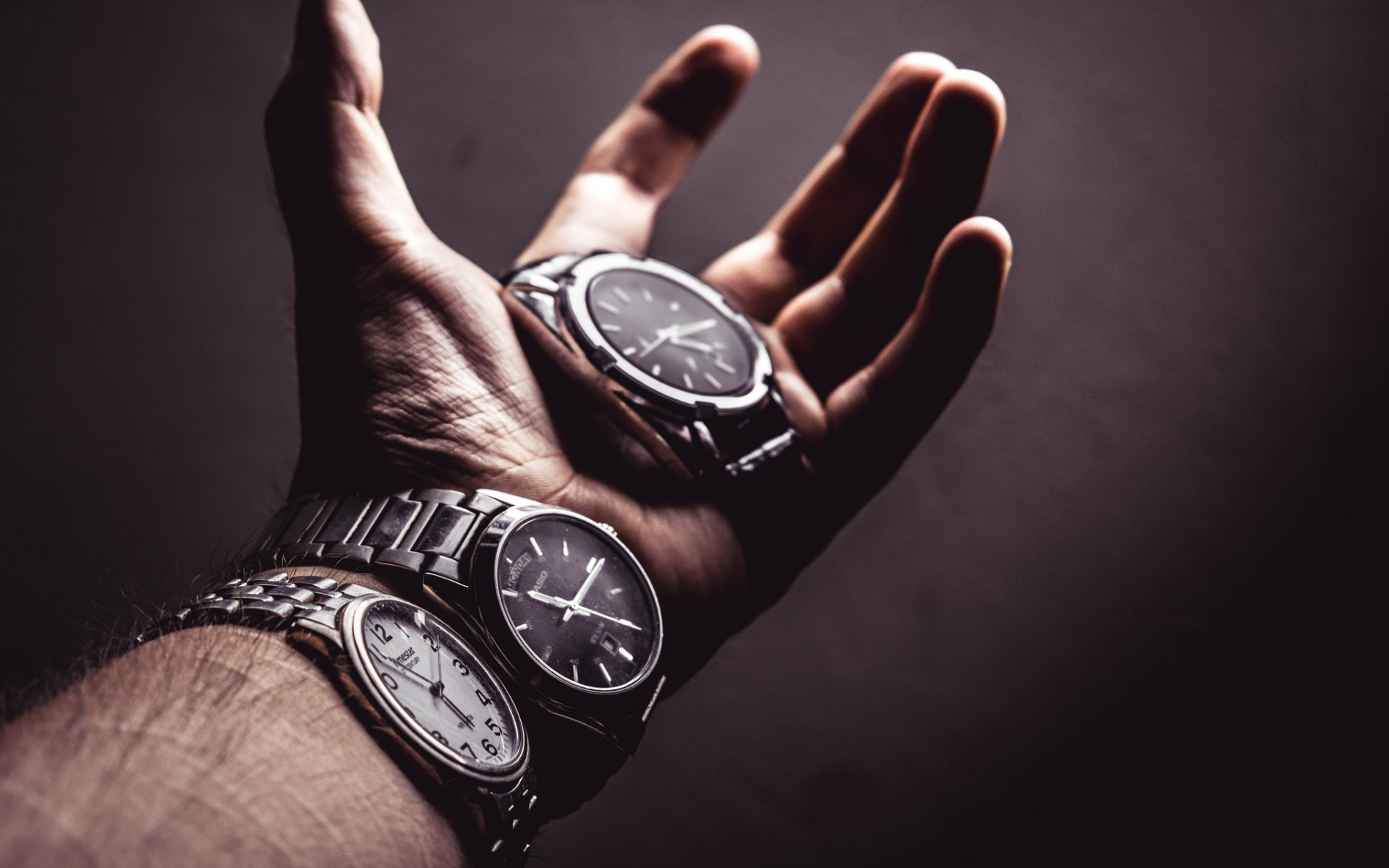 Картинки руки часы. Часы на руке. Мужские часы на руке. Часы ручные на руке. Рука с часами.