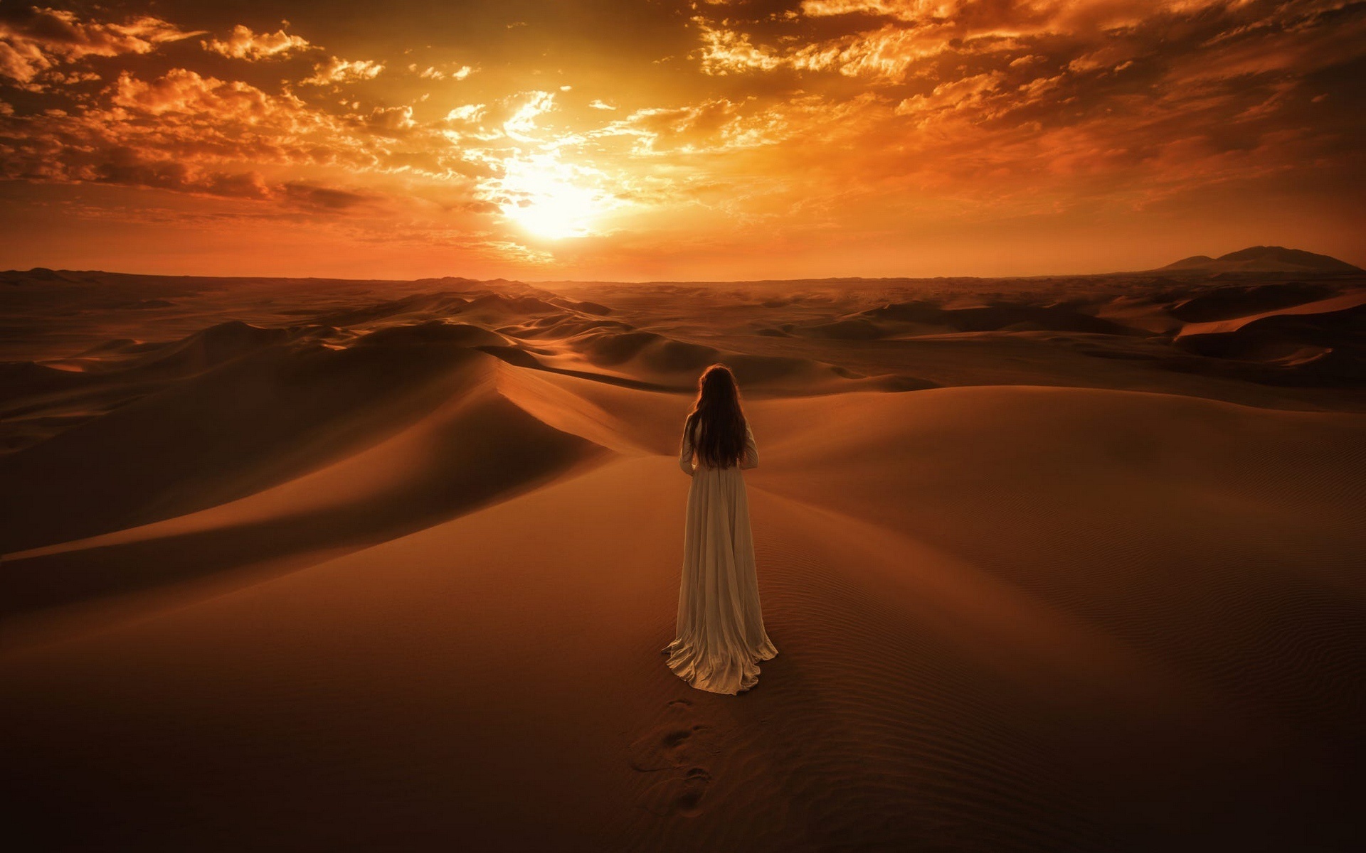 Закат дали. Девушка в пустыне. Восток пустыня девушка. Женщина на фоне пустыни. Мираж в пустыне девушка.