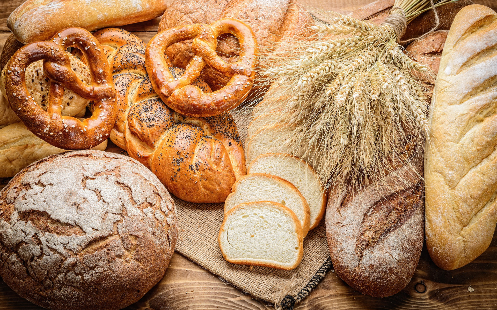 Пшеничные пирожки. Выпечка хлеба. Хлебо булочяные изделия. Хлеб булочки. Хлеб ароматный.
