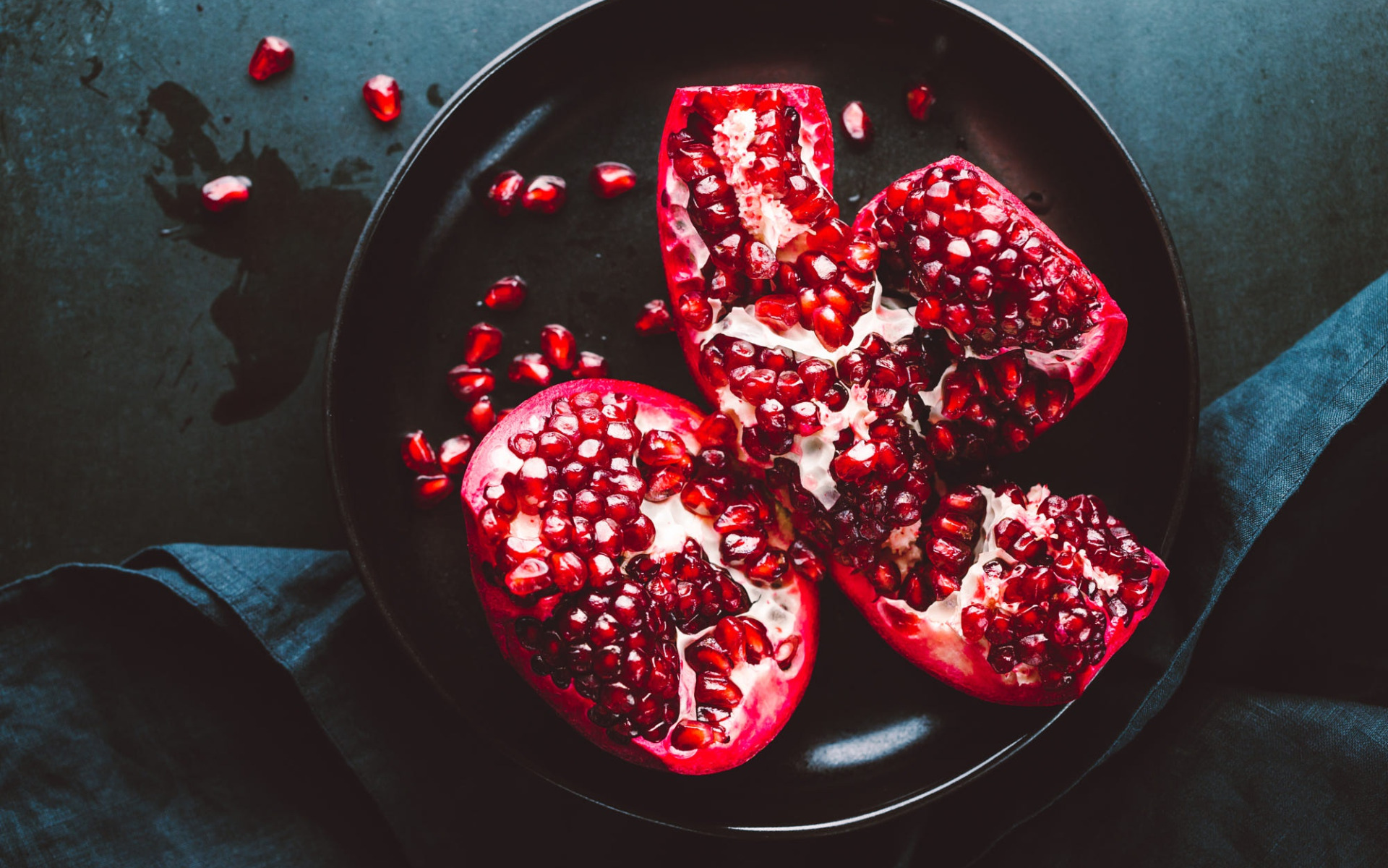 подонки гранат. подонки гранат. жижа 60 мг никотина. разрез граната фрукта. подонки гранат.