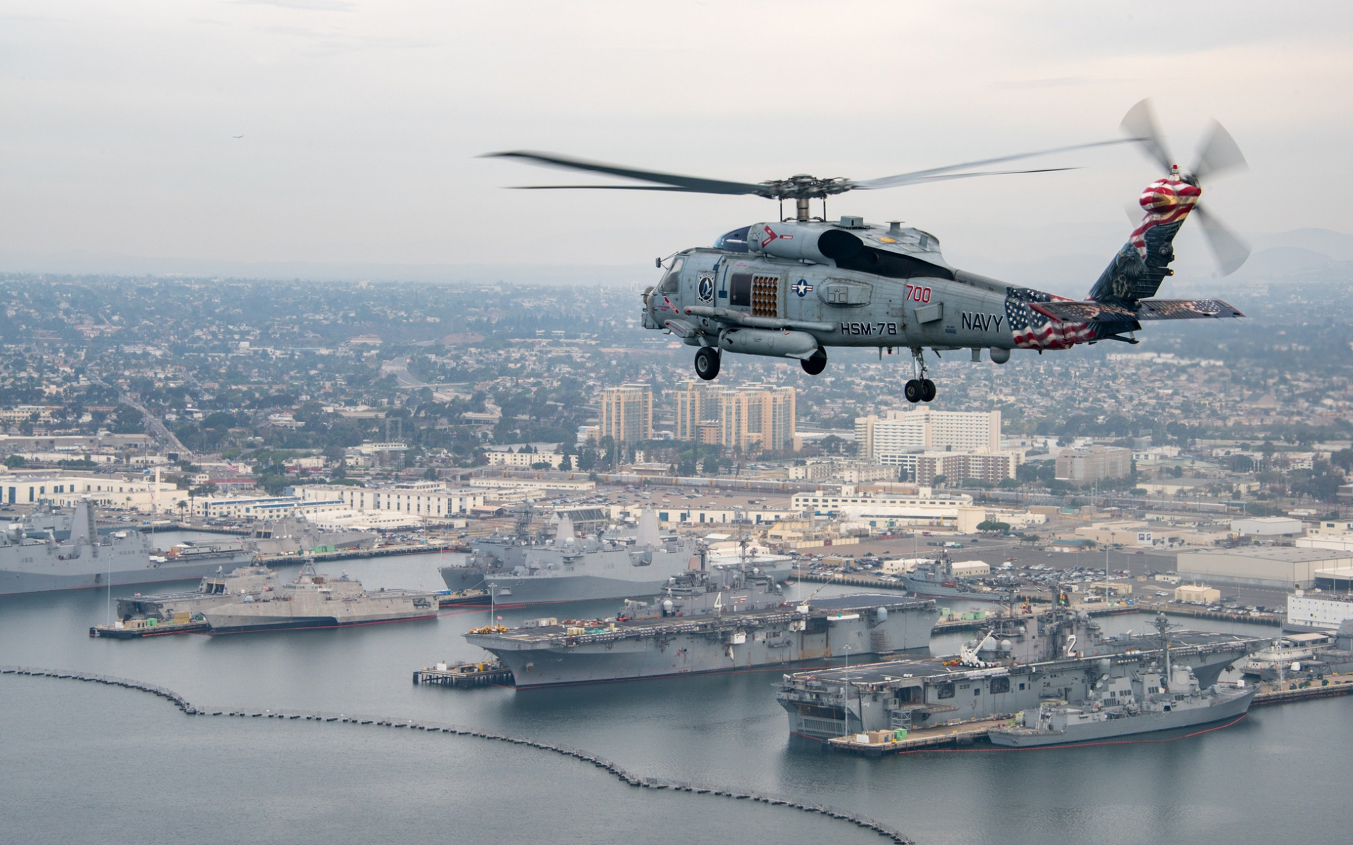 Вертолет над железногорском. MH-60r. Си Хоук вертолет. MH-60r Seahawk. Вертолеты над Сан-Паулу.