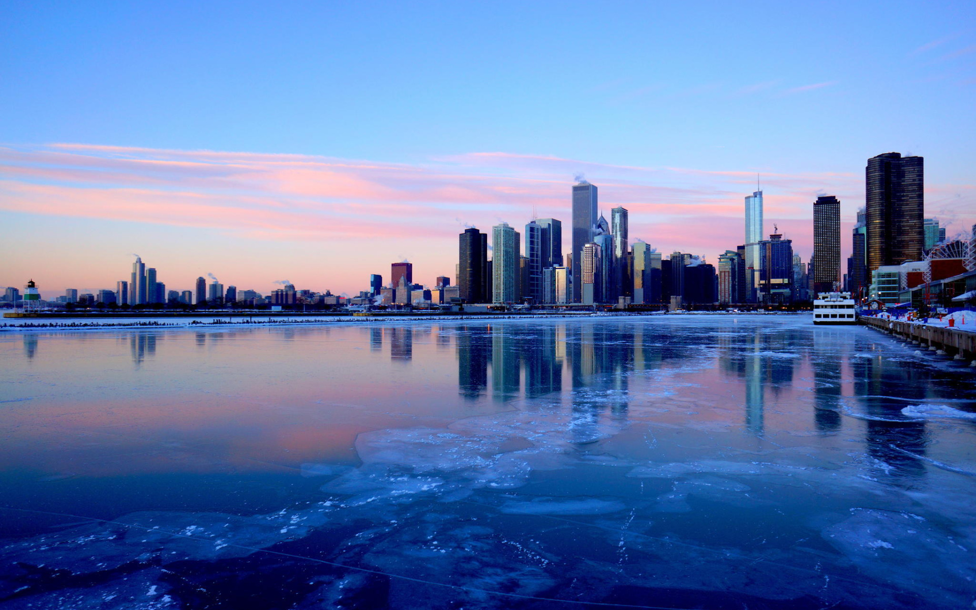 Широкий экран был. Чикаго (Иллинойс) небоскребы. Чикаго Иллинойс зима. Река Чикаго. Иллинойс (небоскрёб).