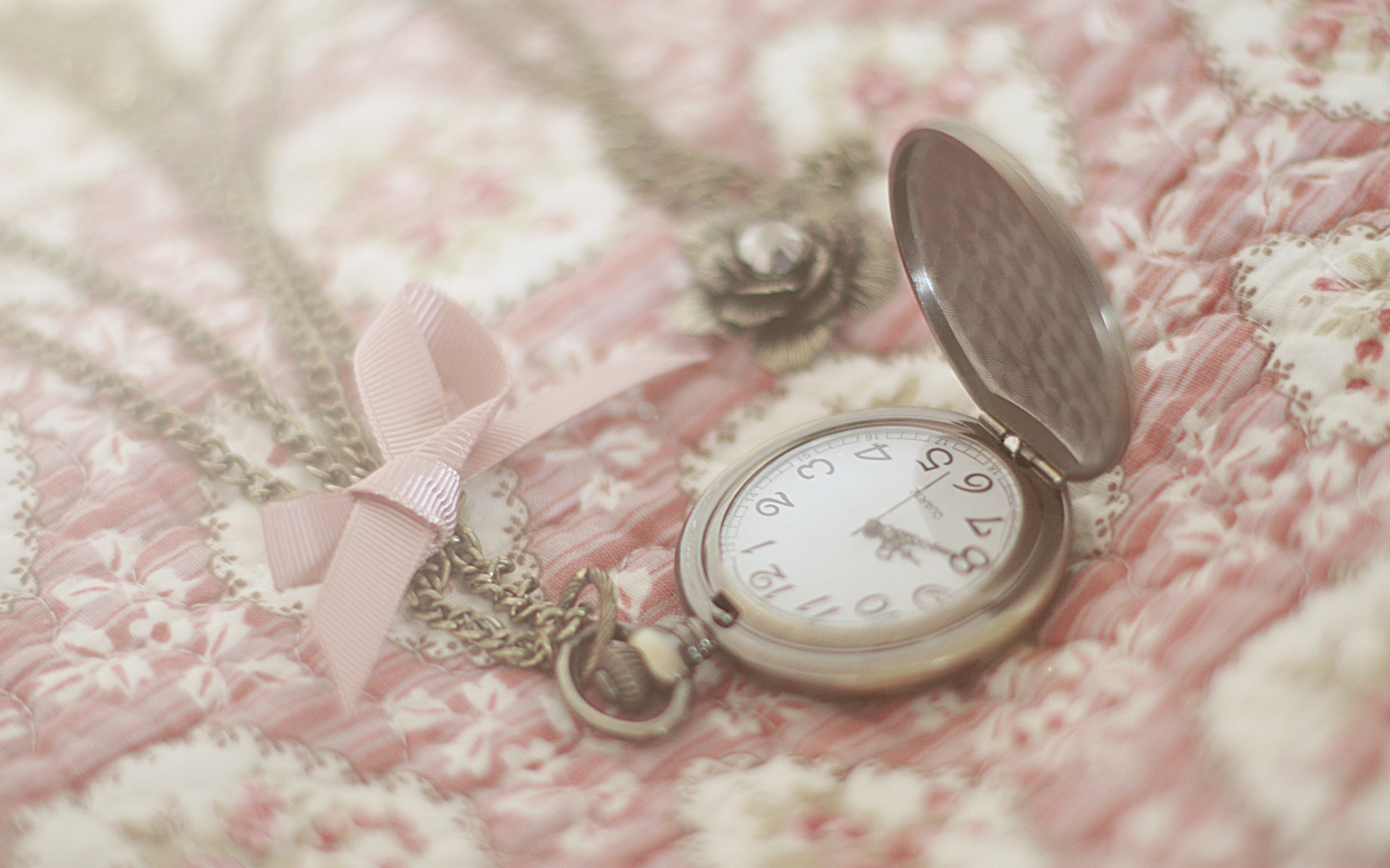 Ласковая предмет. Красивые Винтажные часы. Красивый фон с часами. Часы на красивом фоне. Часы Эстетика.