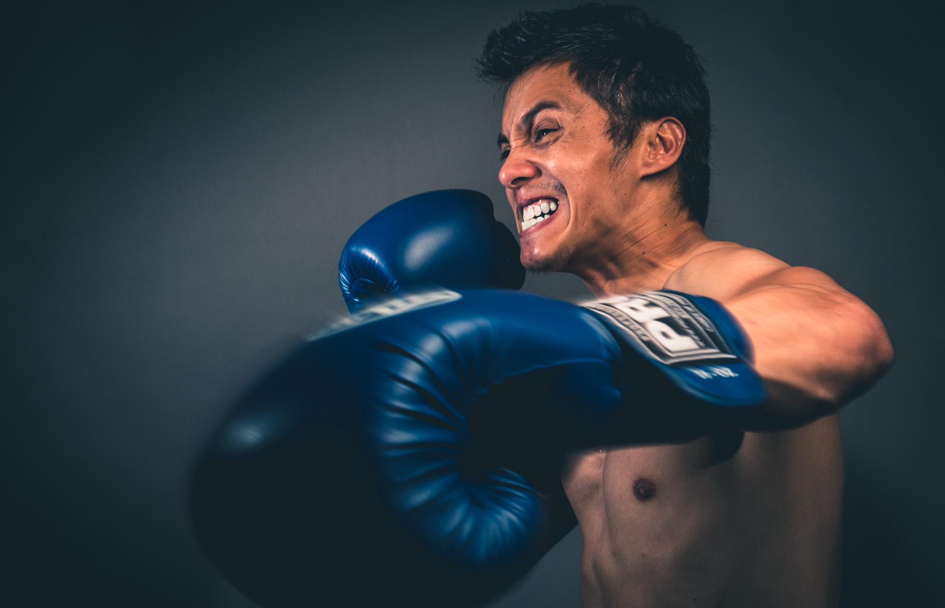 24 boxing. Бокс. Боксер спорт. Красивые боксеры. Боксерские перчатки.