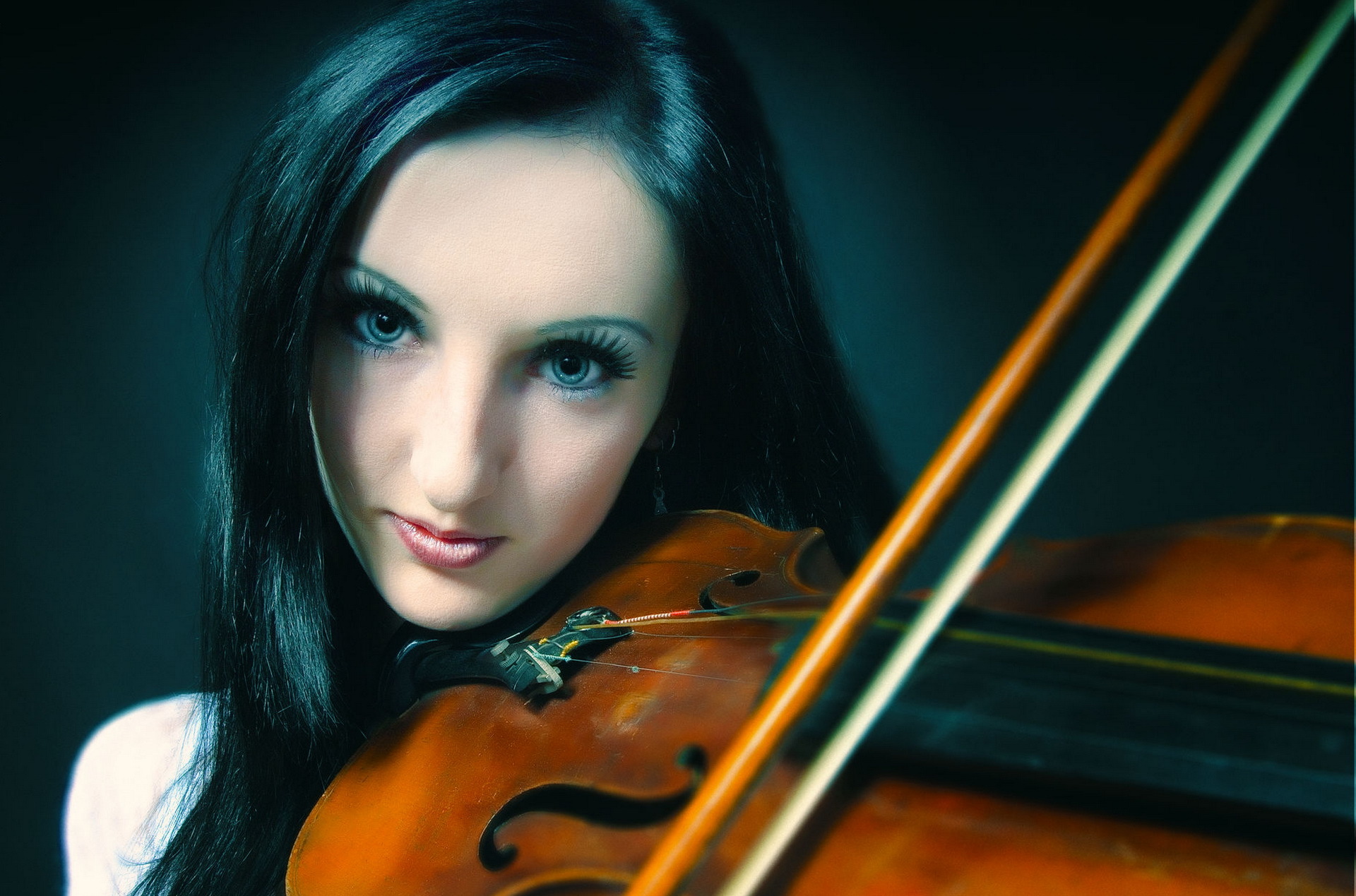 Молодая девушка музыка. Гайк Казазян скрипка. Красавица скрипка. Девушки с музыкальными глазами. Скрипка для волос.