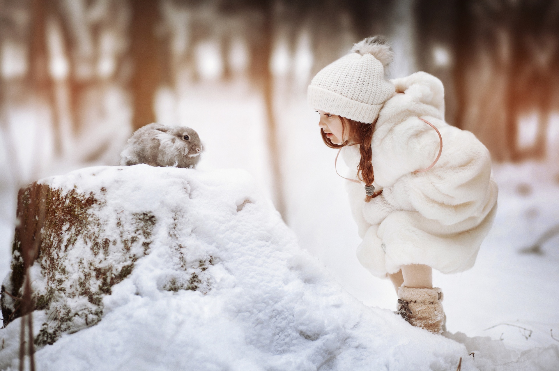 Зима шагает. Дети зимой. Девочка в зимнем лесу. Девушка в зимнем лесу. Дети в снегу.