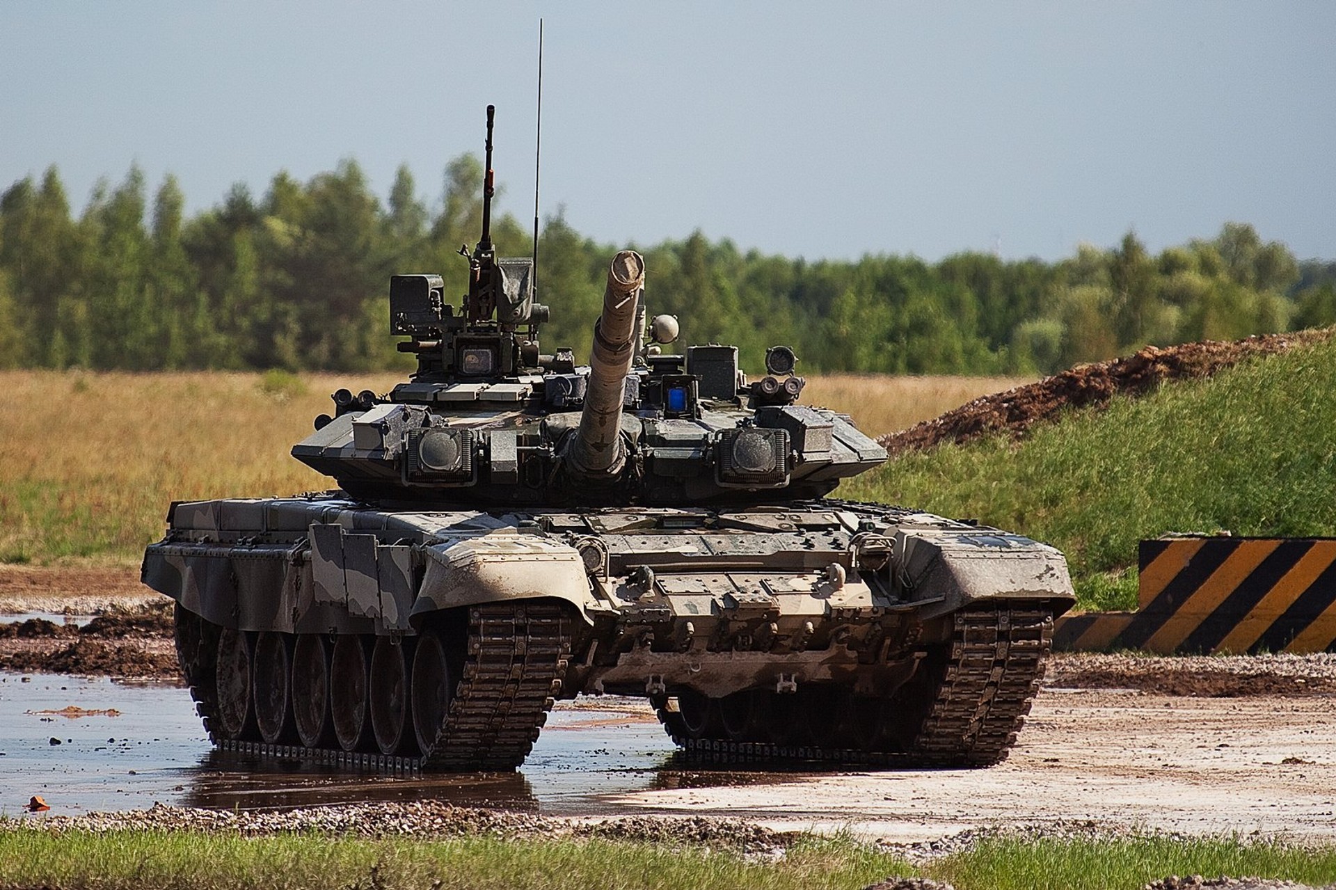 Сравнение танка т 90. Танк т90. Т 90. Т-90 танк Россия. Танк т90 а1.