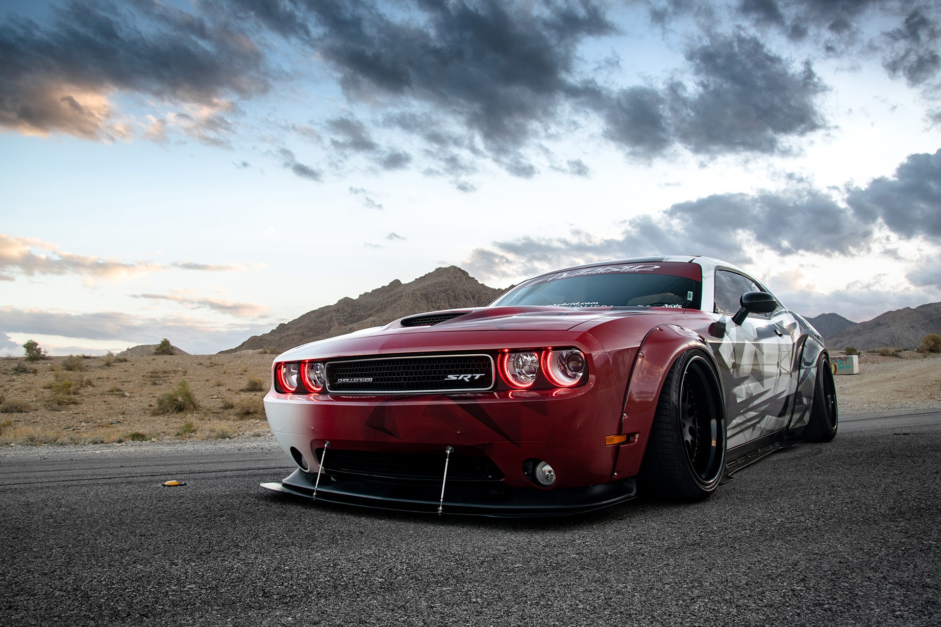 Отличном качестве и без. Додж Челленджер 4к. Додж Челленджер СРТ. Dodge Challenger srt Liberty walk. Dodge Challenger srt Red.