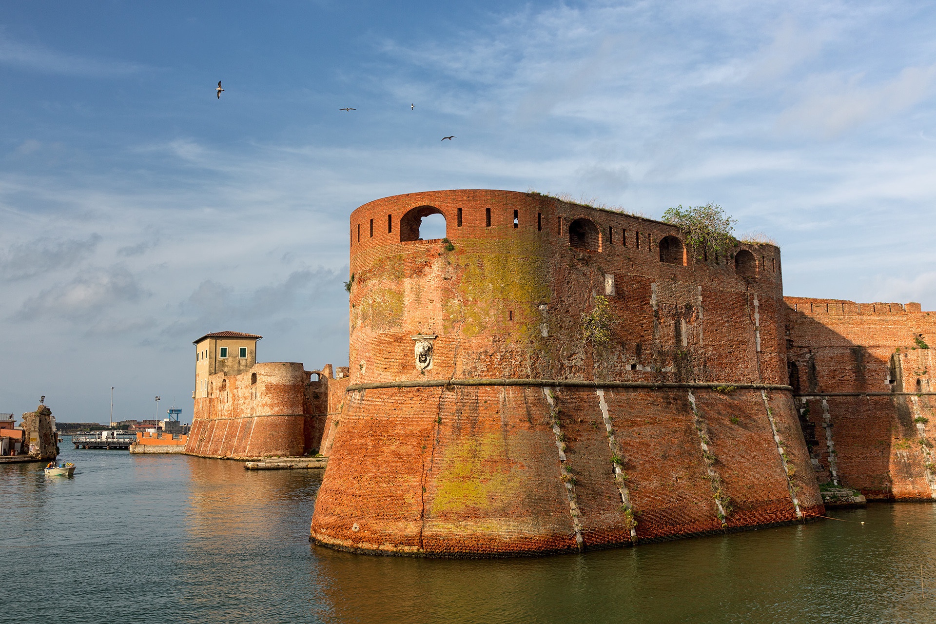 Старая крепость 5. Старая крепость в Ливорно. Город Ливорно море. Livorno Италия.