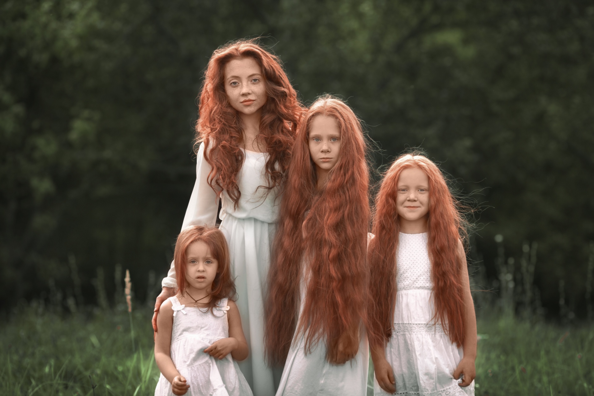 Рыжую сестренку. Длинные волосы у детей. Рыжая девочка. Длинные рыжие волосы. Дети с рыжими волосами.