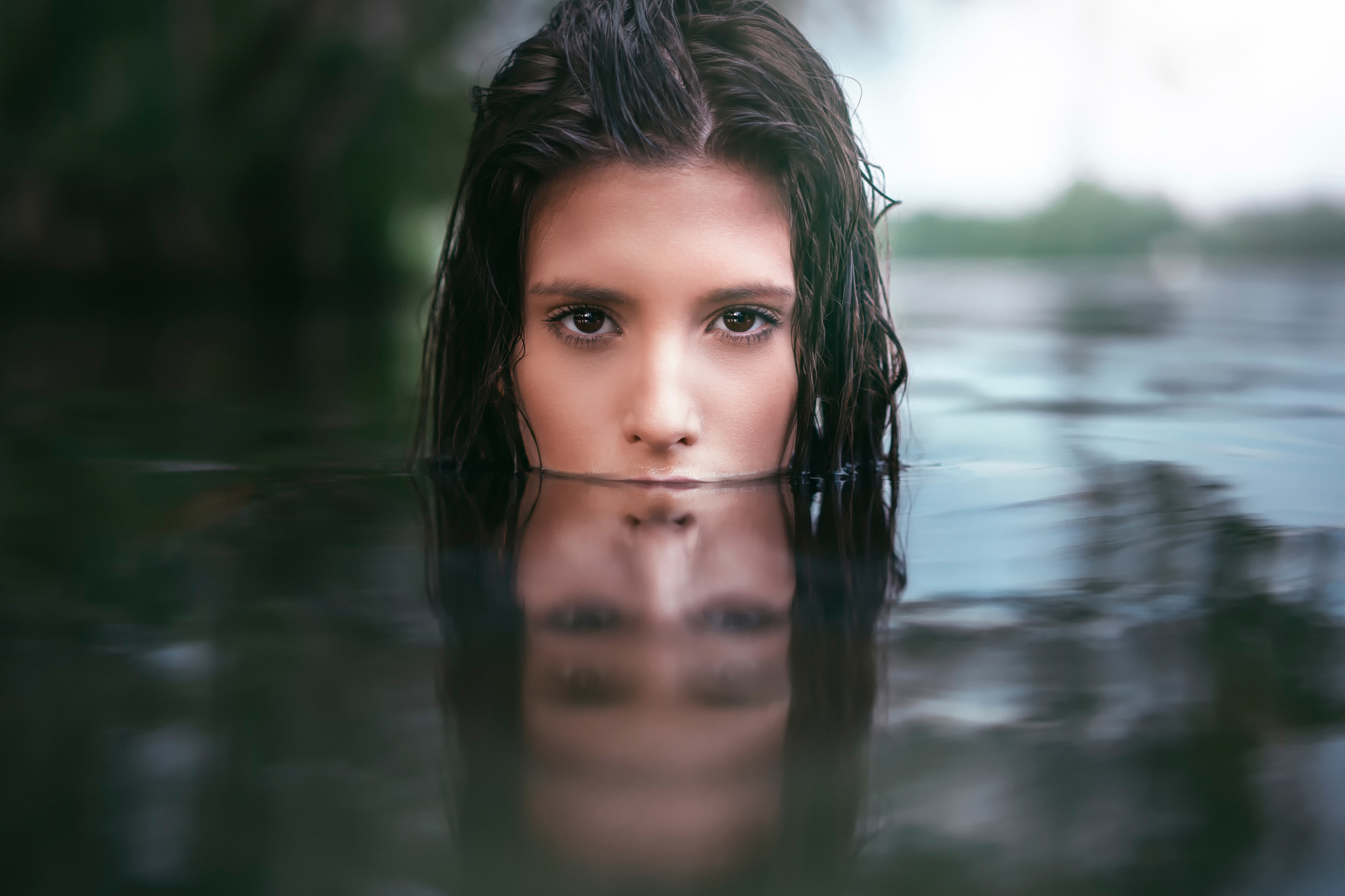 Отражение вода песни. Девушка в воде. Фотосессия в воде. Отражение девушки в воде. Девочка вода.