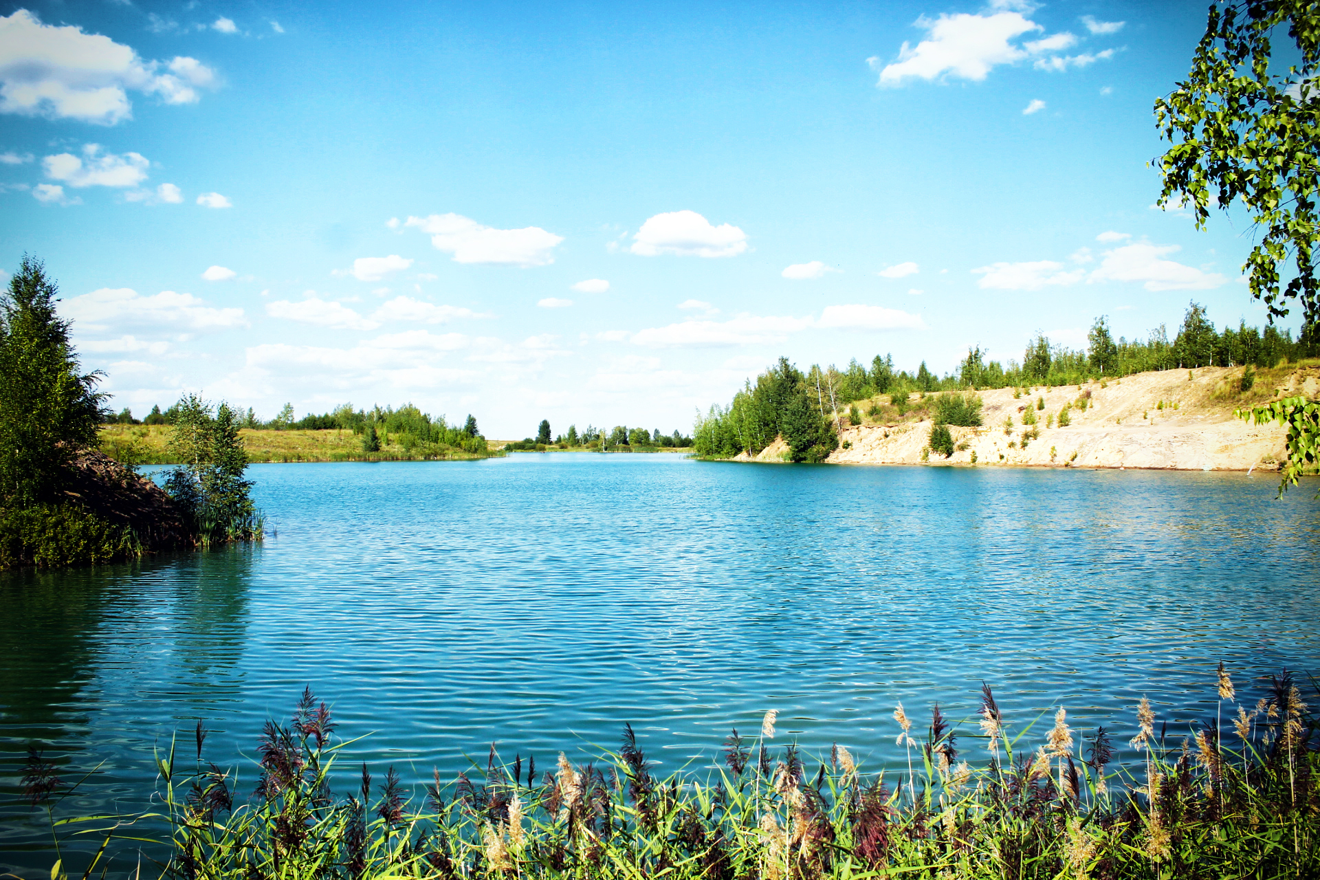 Озеро в городе озеры. Киреевск озеро. Голубые озера в Узловой. Тула Узловая озеро. Голубые озера Тульская область.