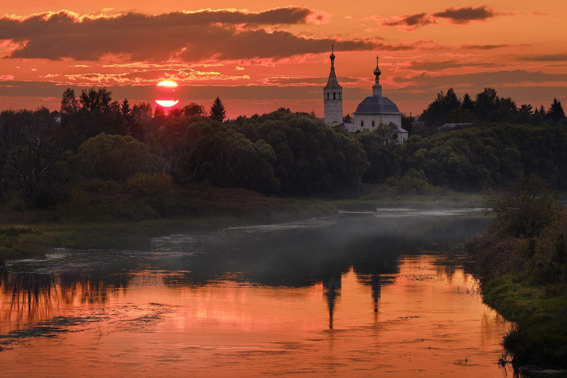 солнце над храмом