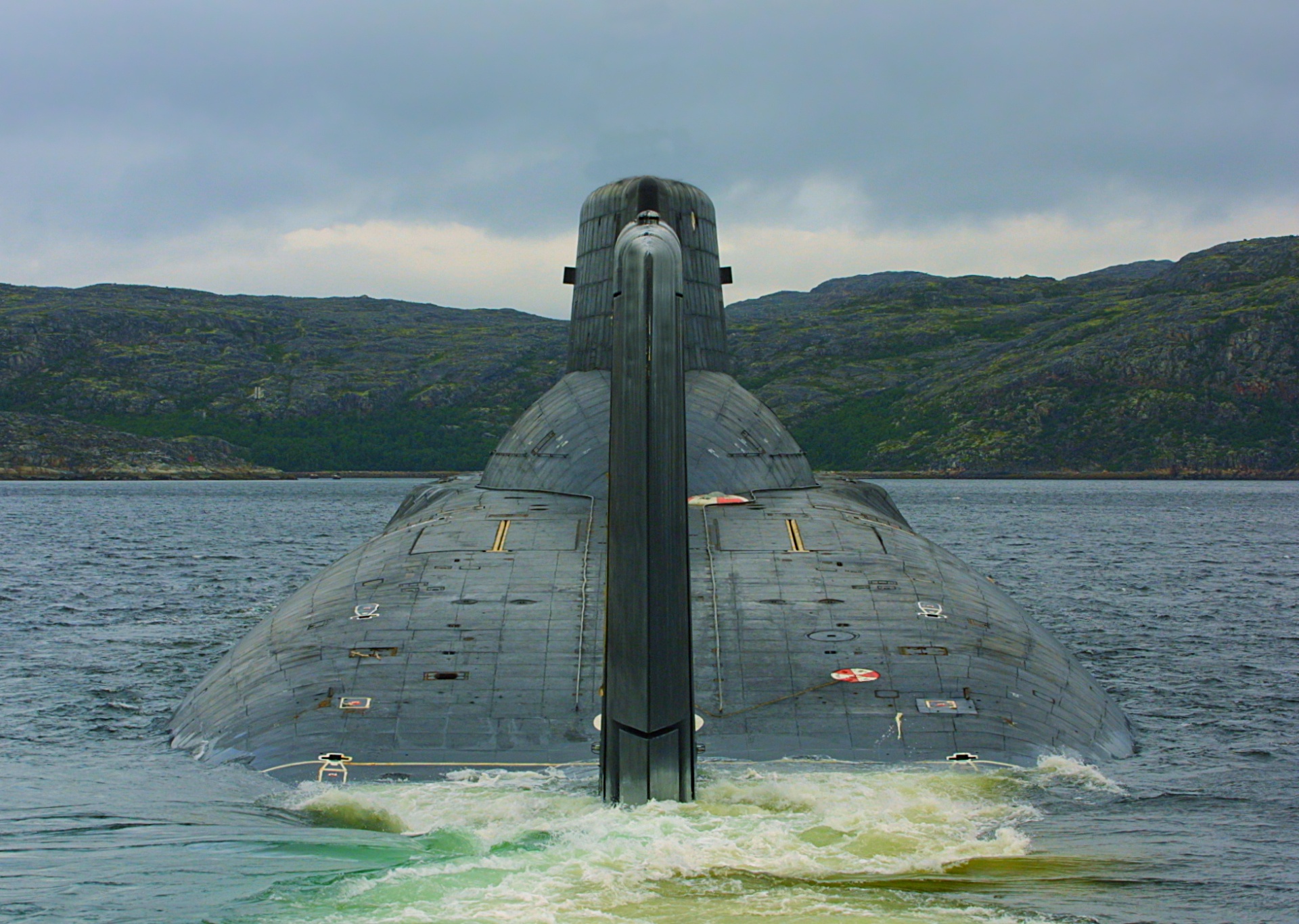 Класса тайфун. Подводная лодка акула проект 941. Одводные лодки проекта 941 «акула». Подводная лодка акула Тайфун. Самая большая подводная лодка акула.