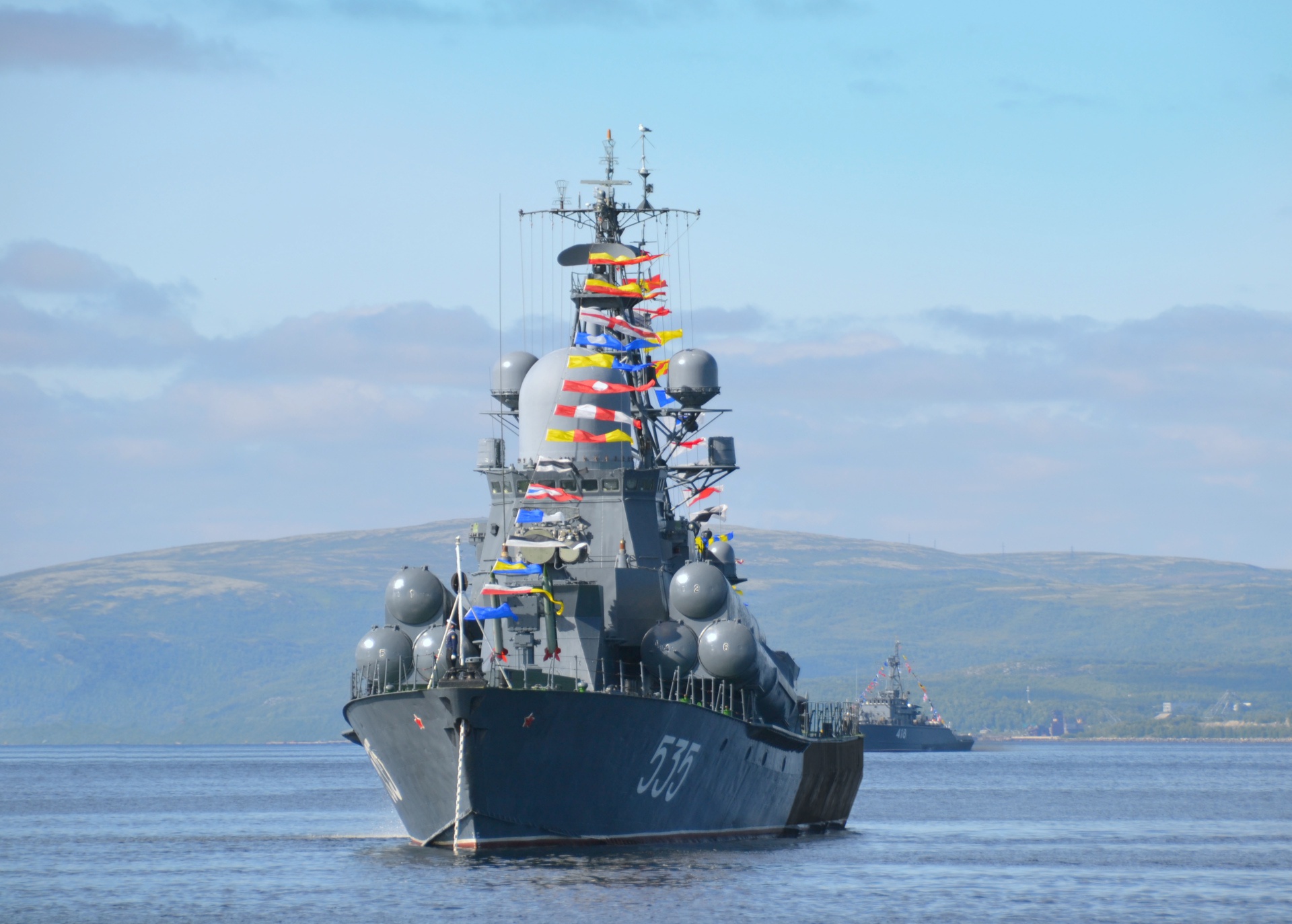 День вмф в мурманске. МРК Айсберг 535. Мурманск военно морской флот. МРК-535.