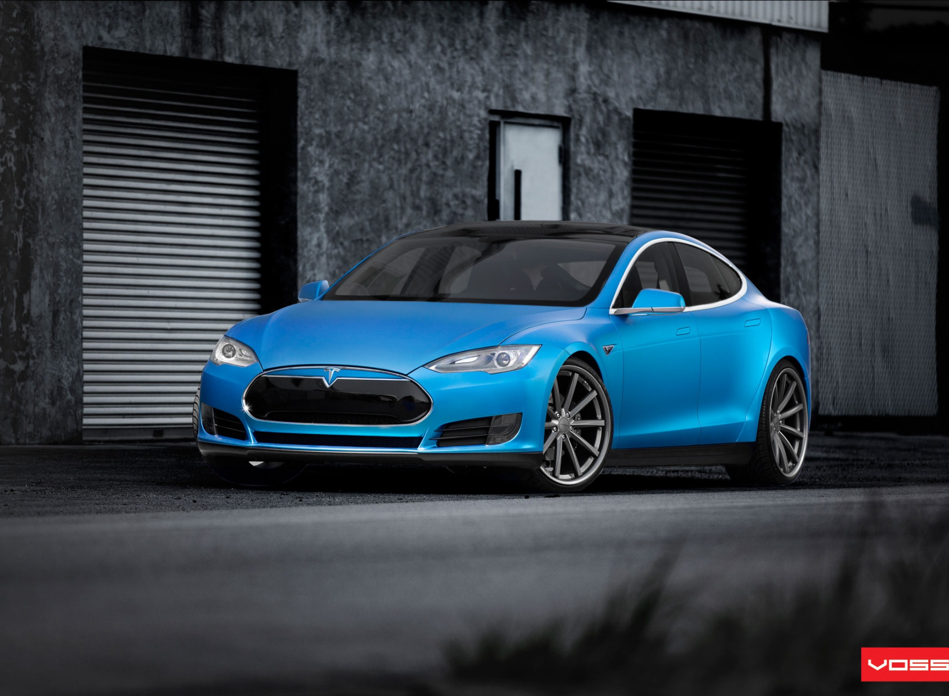 Скачать обои красивая, диски, спереди, blue, голубая, Tesla, Model S, 22  дюйма, раздел другие марки в разрешении 1920x1408