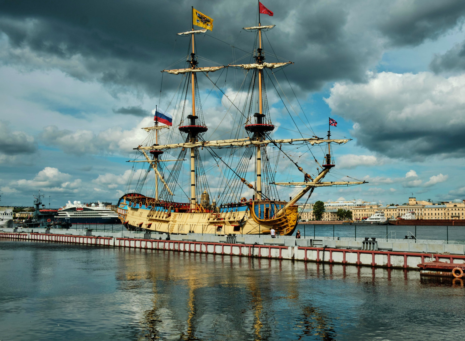Фрегат волгоградская. 54-Пушечный линейный корабль «Полтава». Полтава линейный корабль, 1712. Парусный линкор Полтава.