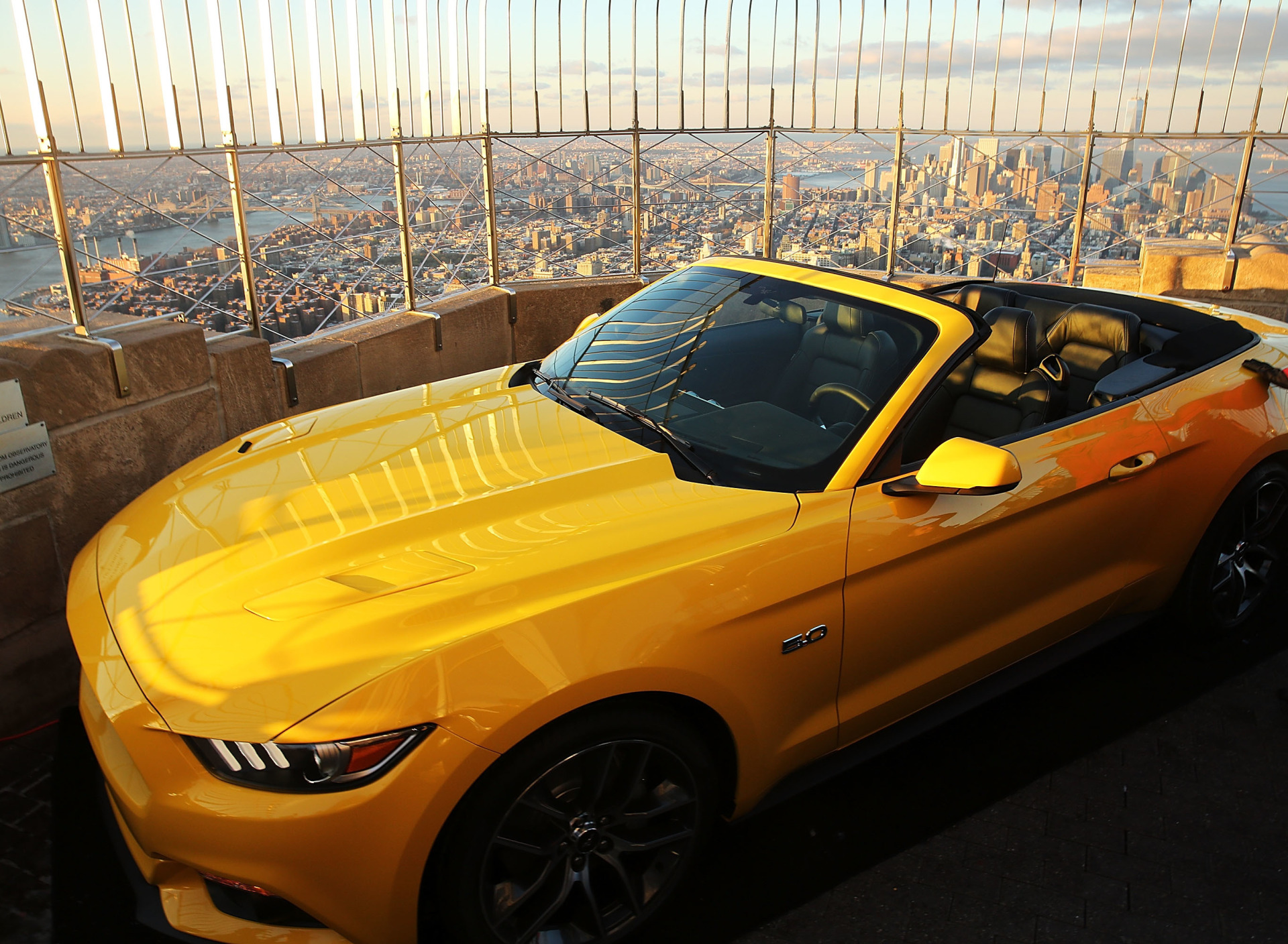 Форд Мустанг 2015 желтый кабриолет. Форд Мустанг кабриолет желтый. Ford Mustang 2017 желтый кабриолет. Мустанг кабриолет 2021. Включи машину 21